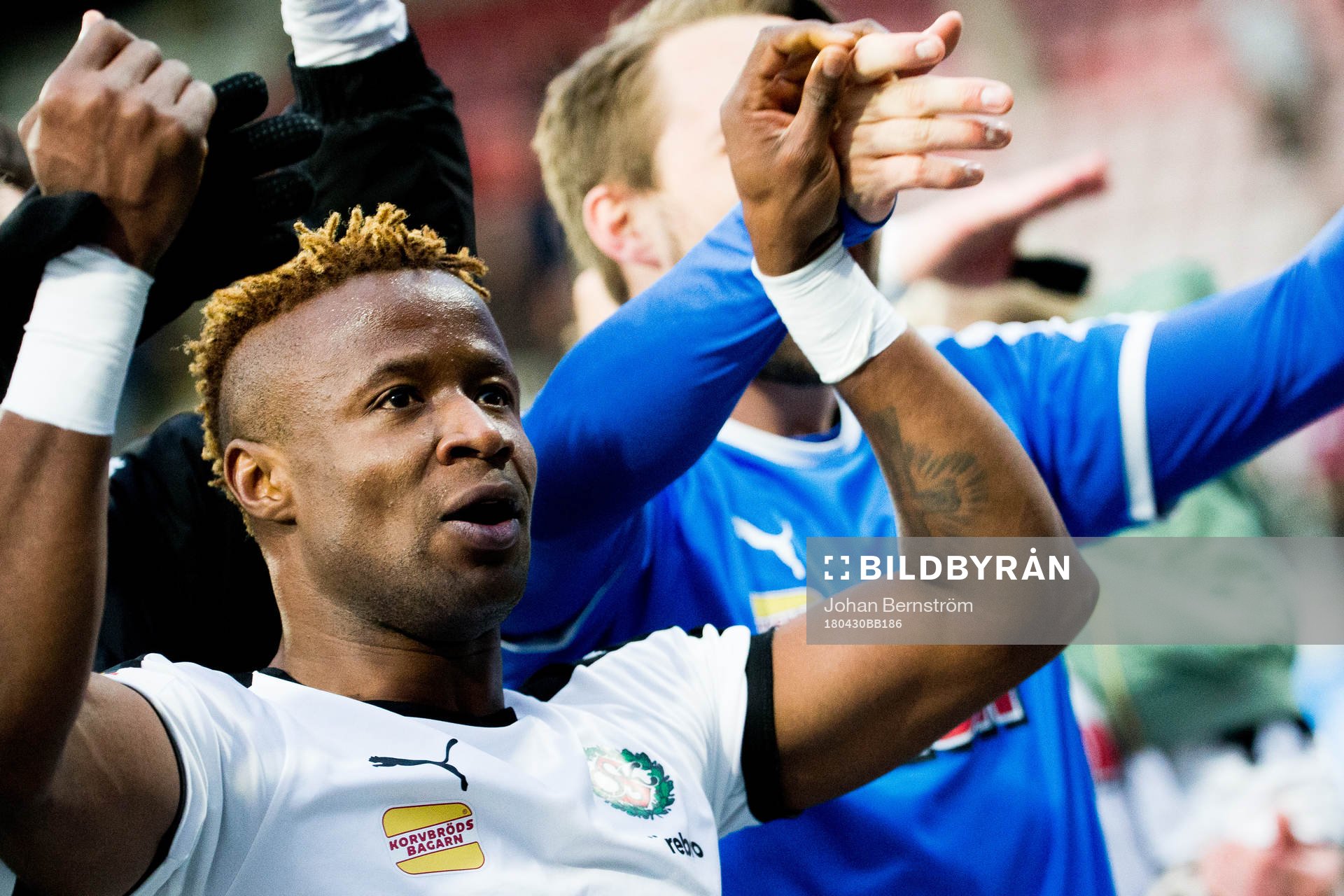 Örebros Kennedy Igboananike jublar