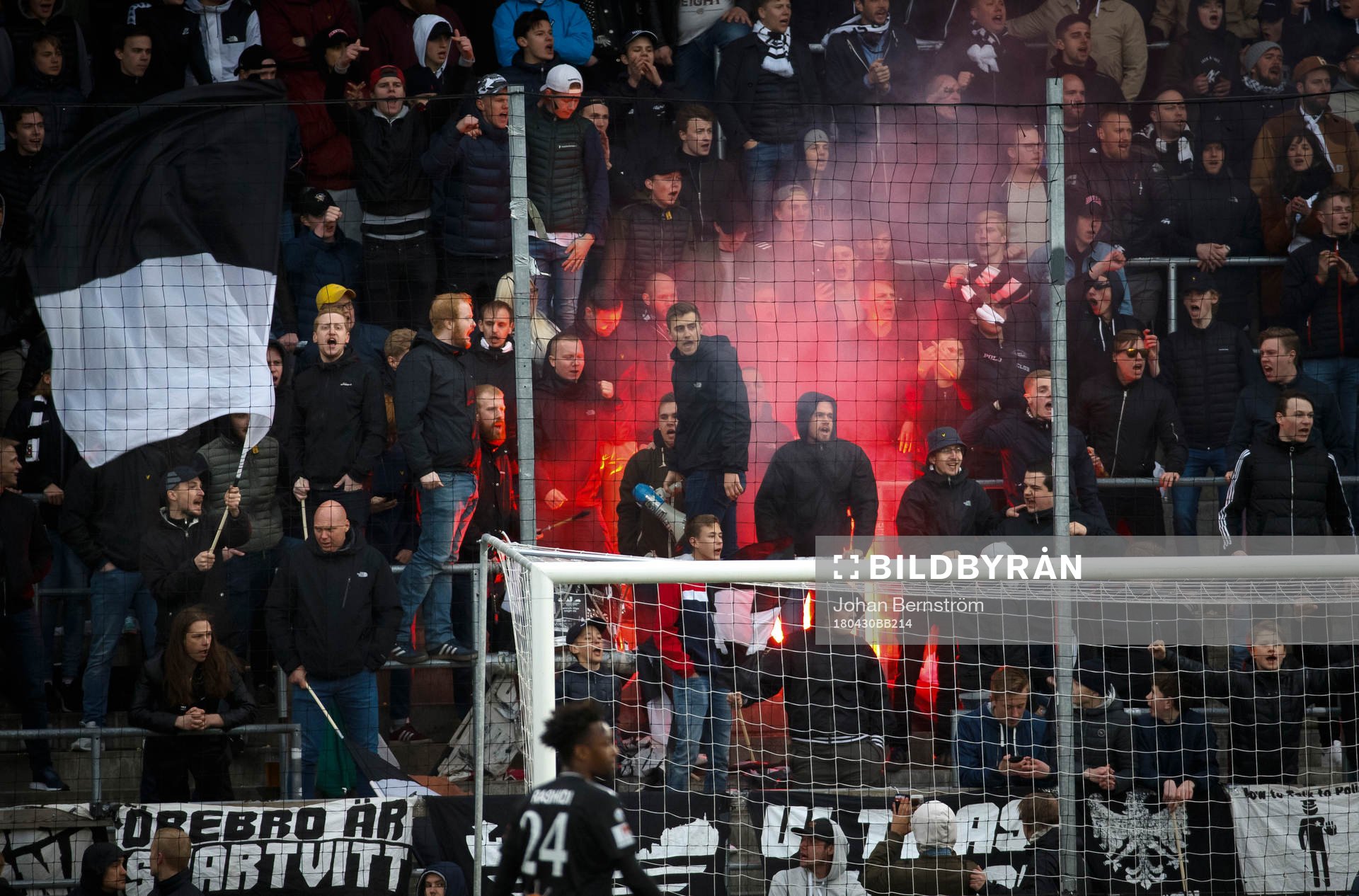 Örebrofansen jublar
