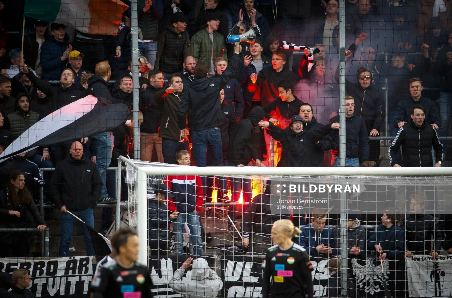 Örebrofansen jublar under fotbollsmatchen i Allsvenskan mellan Örebro och Dalkurd den 30 april 2018 i Örebro.
