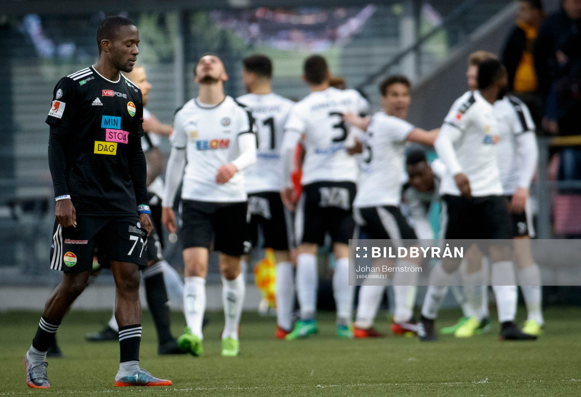 Dalkurds Mohamed Buya Turay deppar vid 3-2 målet