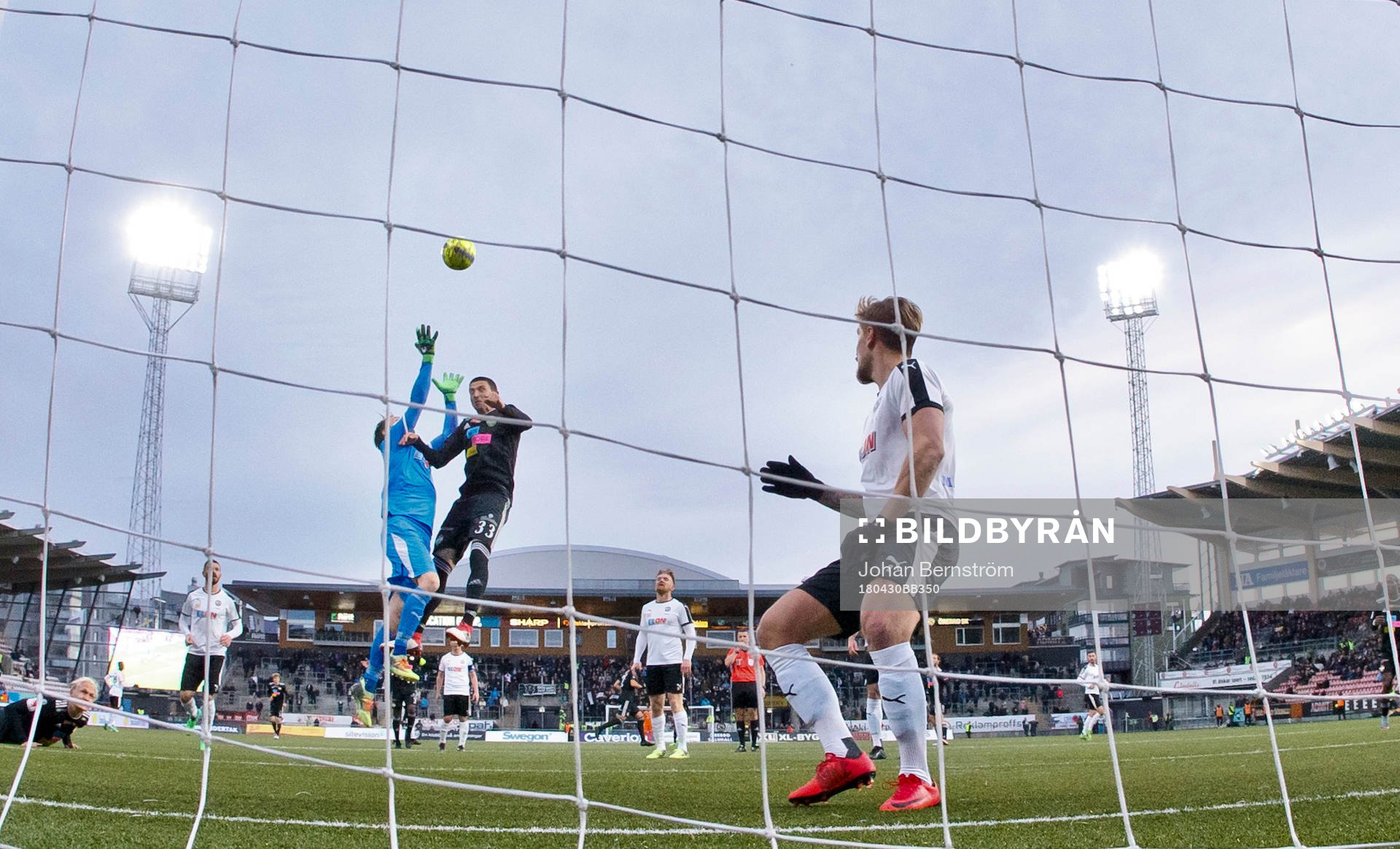 målvakt Oscar Jansson och Daniel Björnkvist och Dalkurds