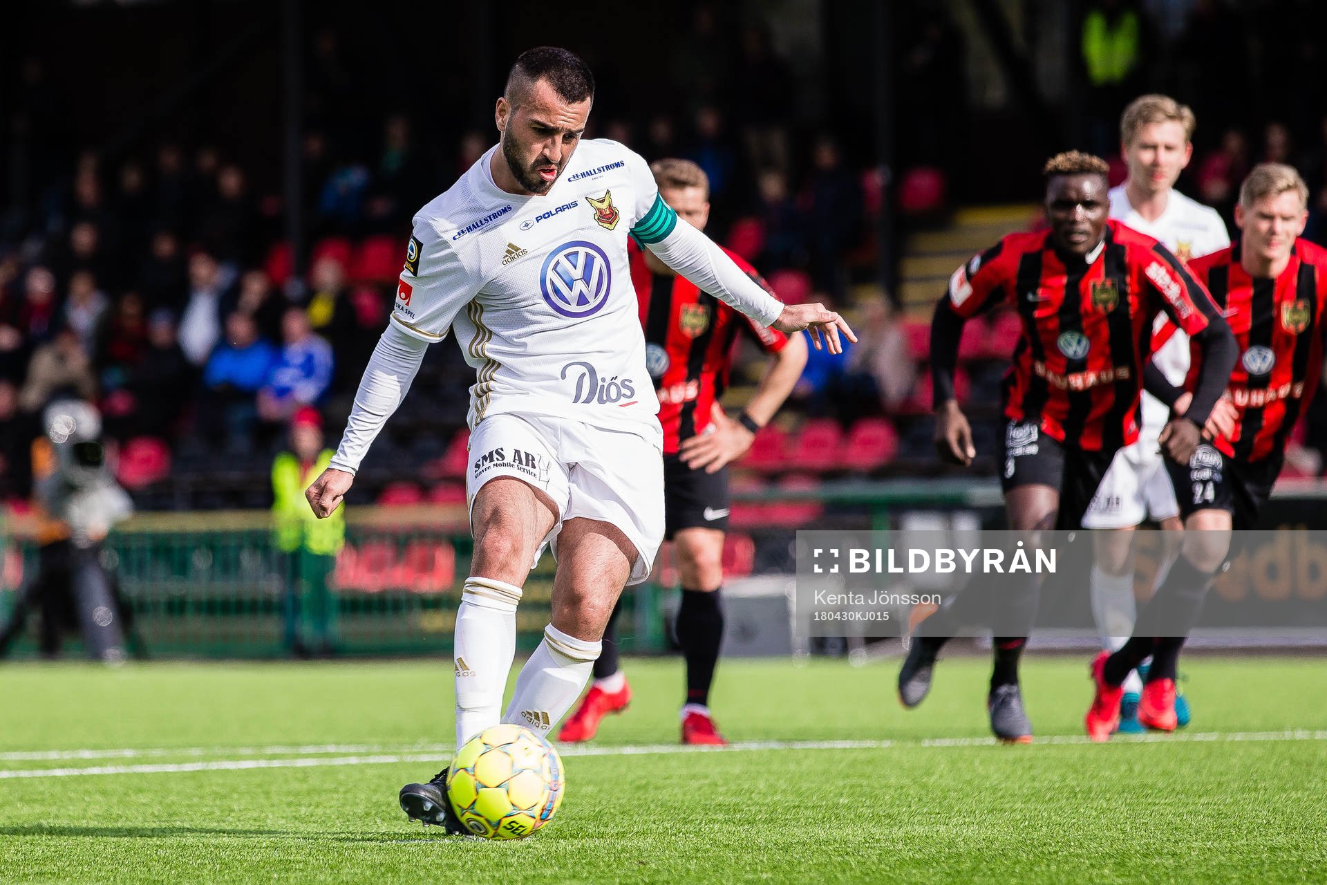 Östersunds Brwa Nouri med en straffspark