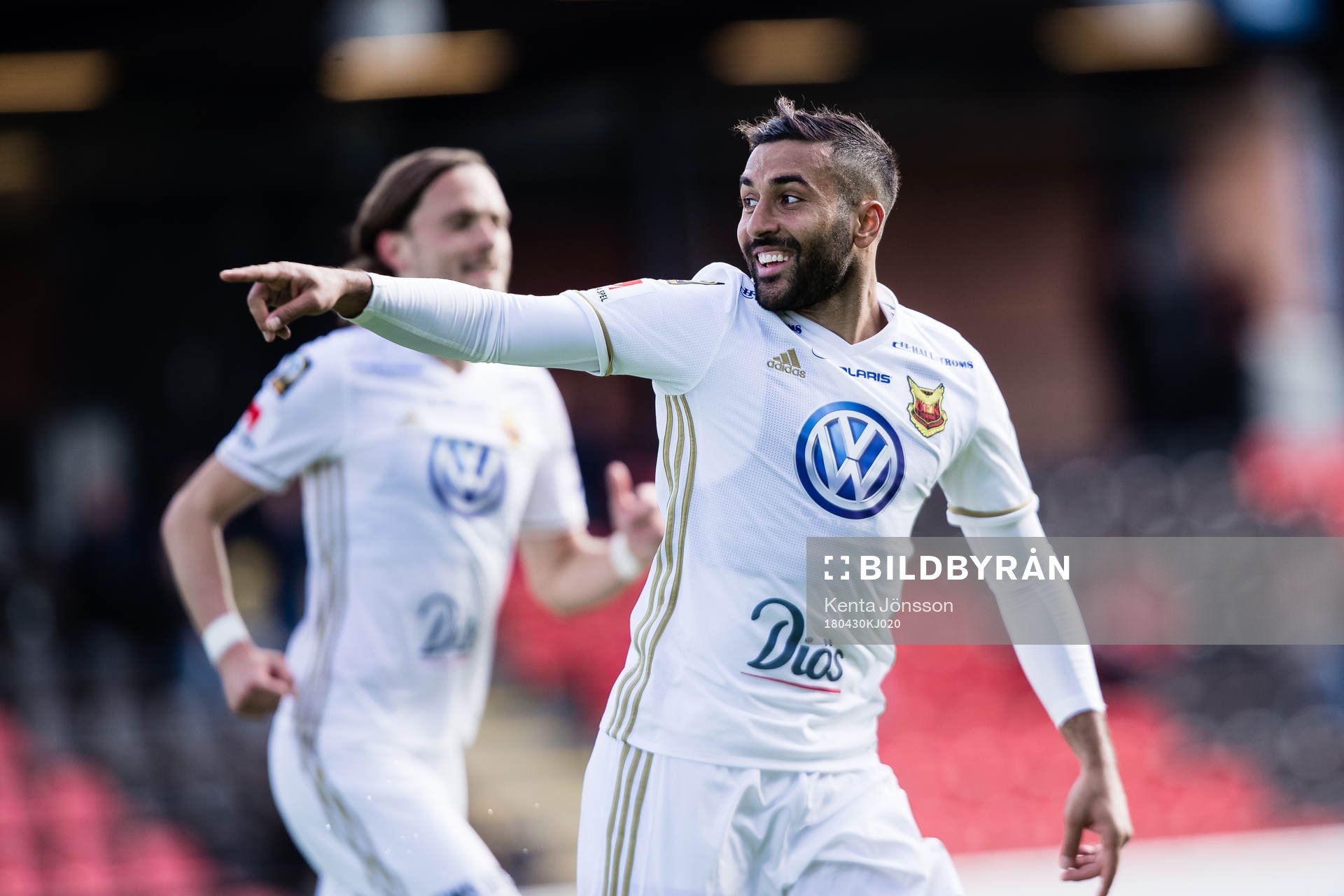 Östersunds Saman Ghoddos jublar