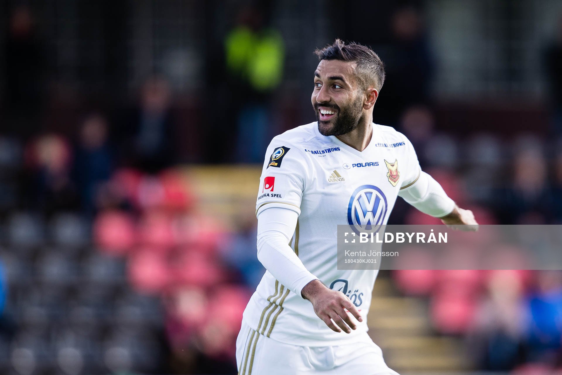 Östersunds Saman Ghoddos jublar