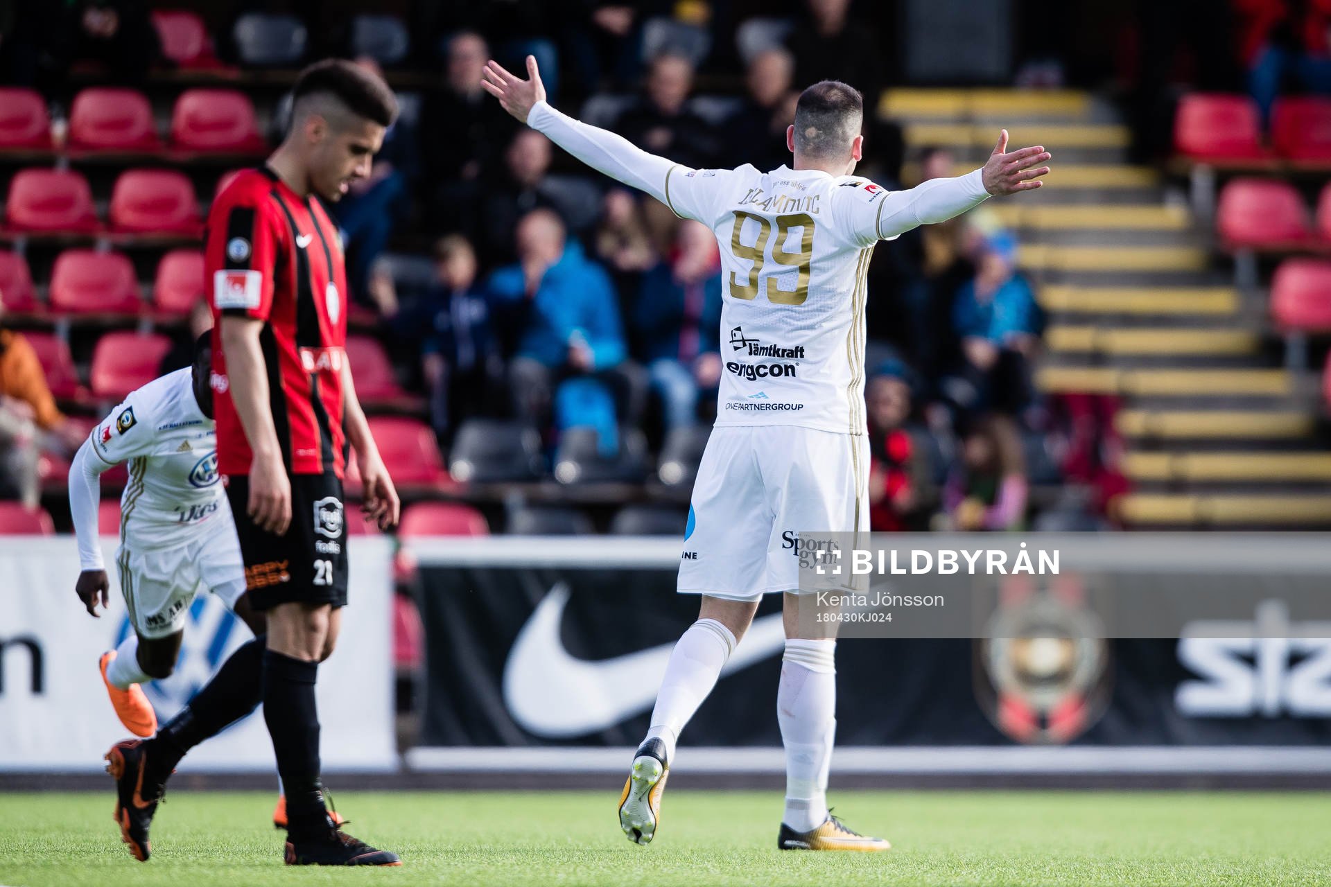 Östersunds Dino Islamovic jublar