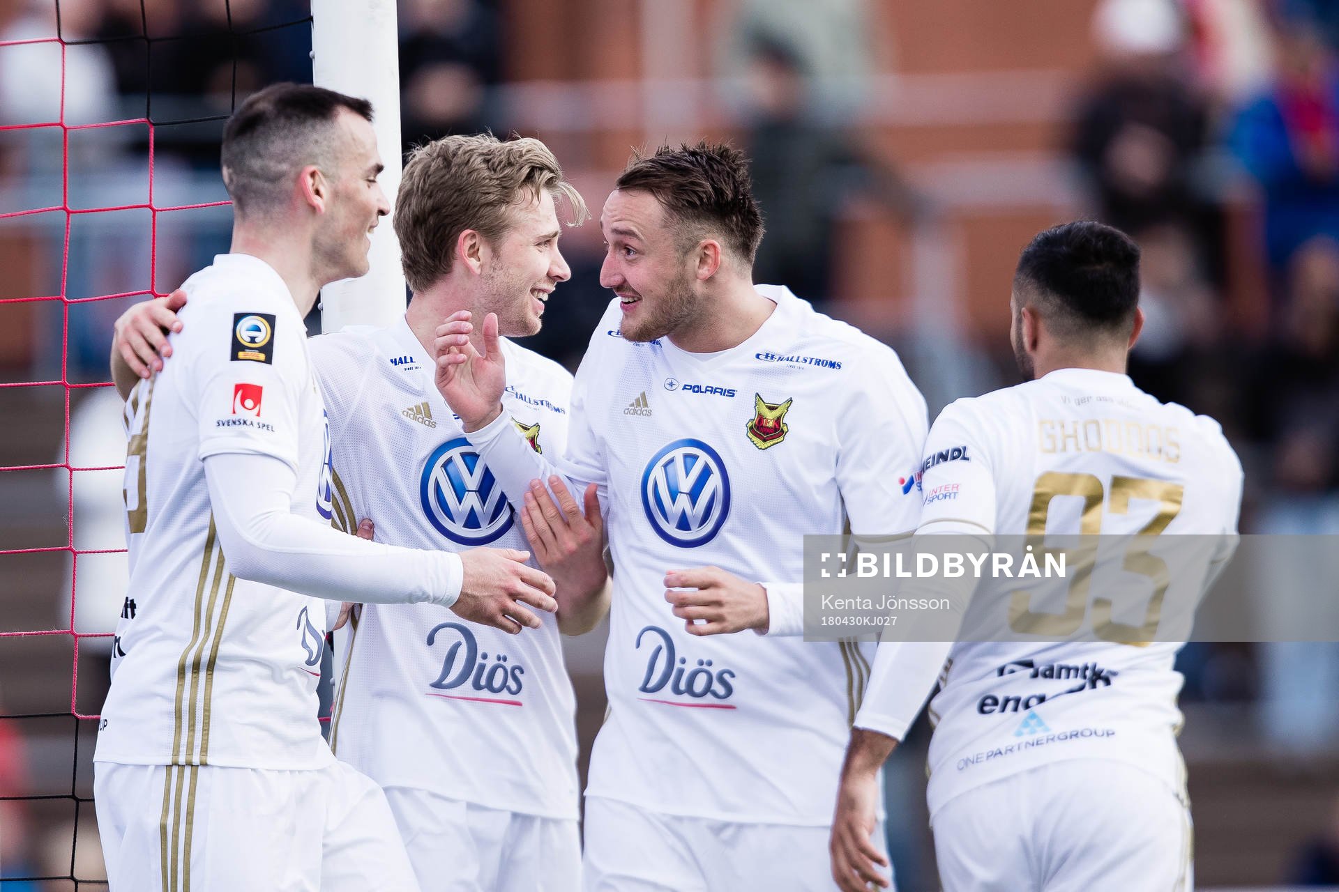 Östersunds Dino Islamovic jublar med Dennis Widgren och Smajl Suljevic och Saman Ghoddos efter 0-4 under fotbollsmatchen i Allsvenskan mellan Brommapojkarna och Östersund den 30 April 2018 i Stockholm.