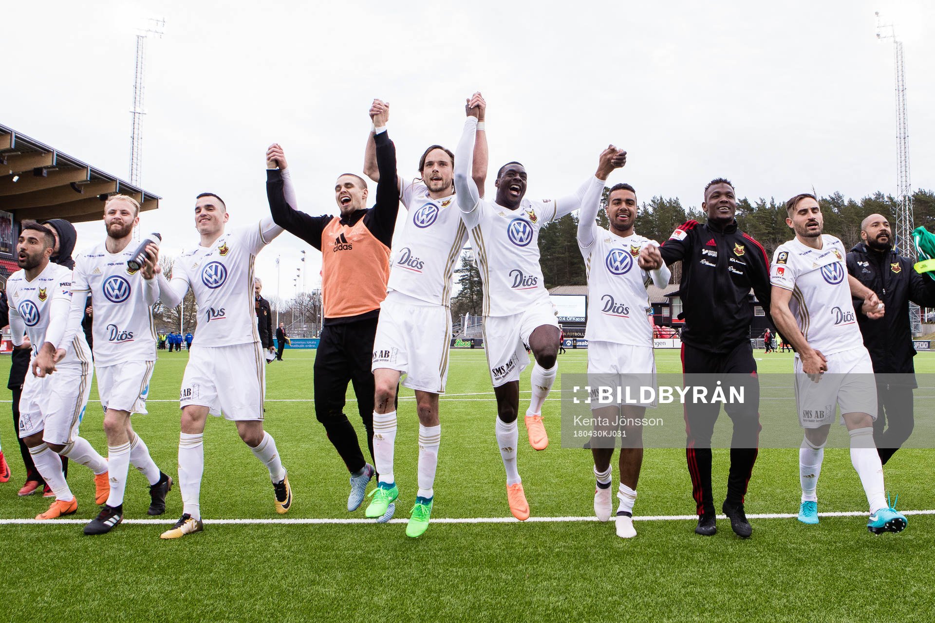 Östersunds Saman Ghoddos (v), Curtis Edwards , Dino