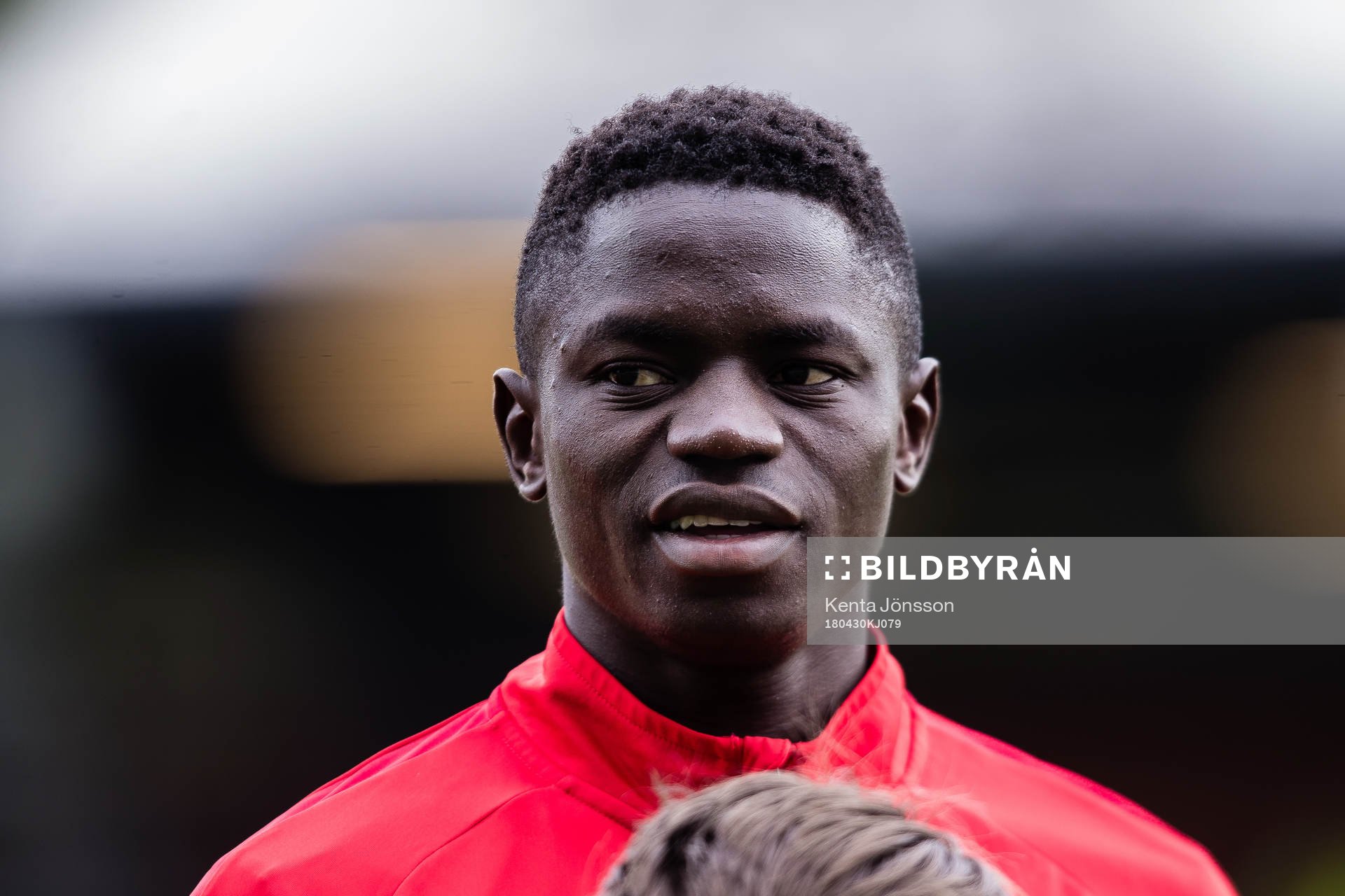 Brommapojkarnas Eric Johana Omondi innan fotbollsmatchen i