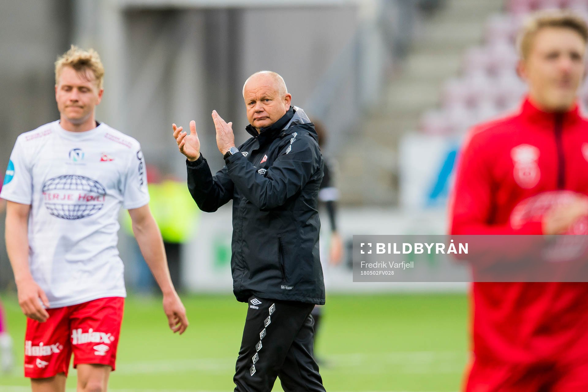 Per-Mathias Høgmo, head coach of FFK, looks dejected