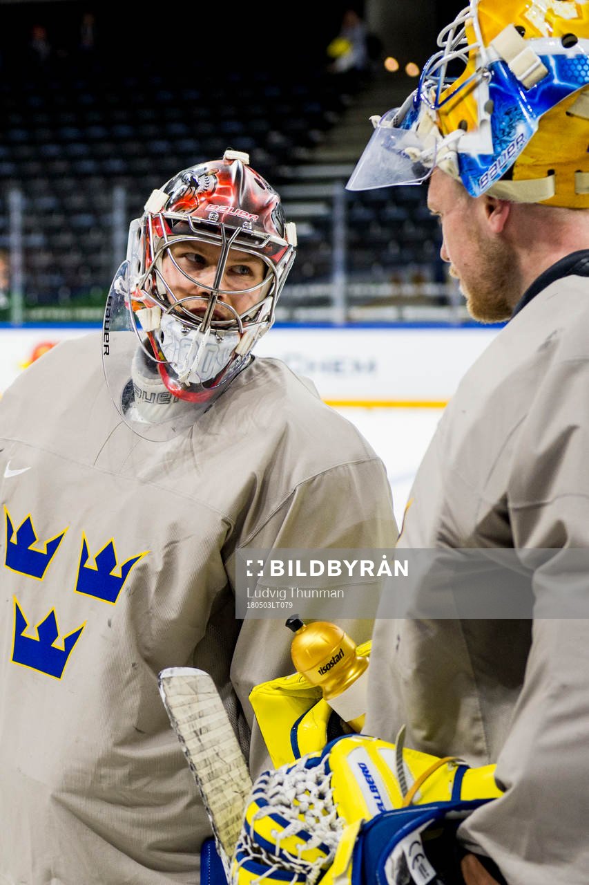 Målvakt Filip Gustavsson och målvakt Magnus Hellberg