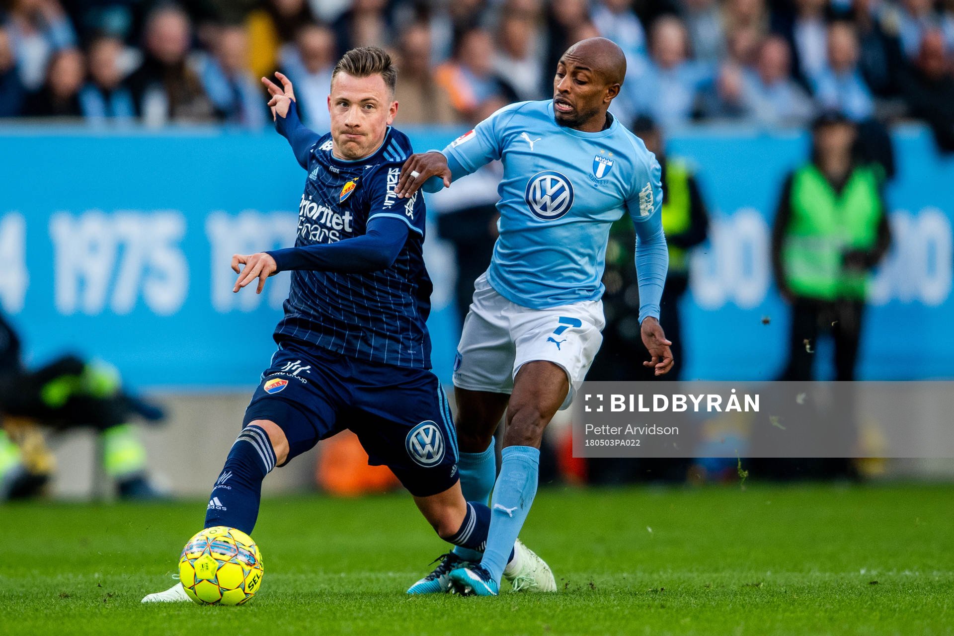 Djurgårdens Fredrik Ulvestad och Malmö FFs Fouad Bachirou