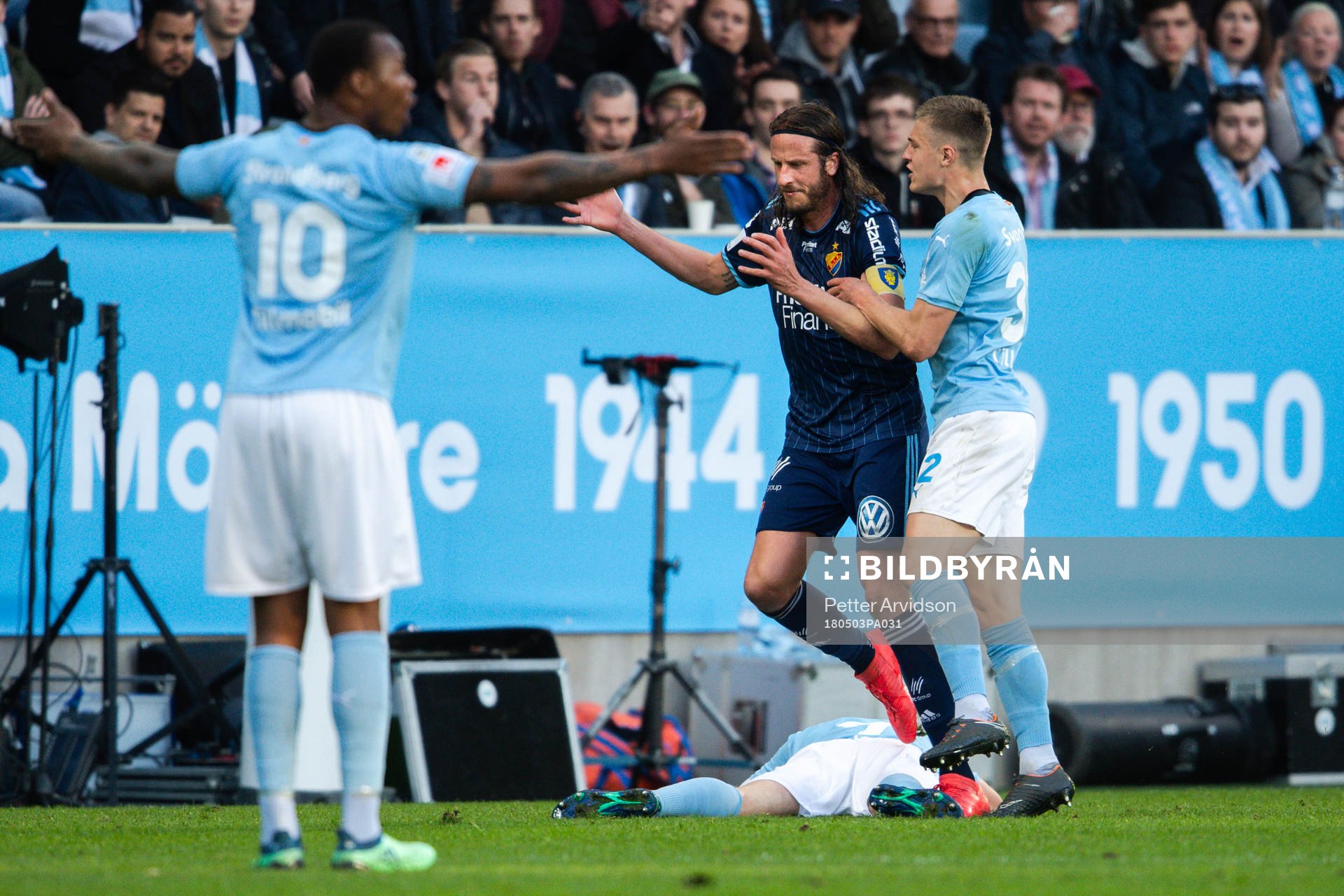 Djurgårdens Jonas Olsson och Malmö FFs Mattias Svanberg
