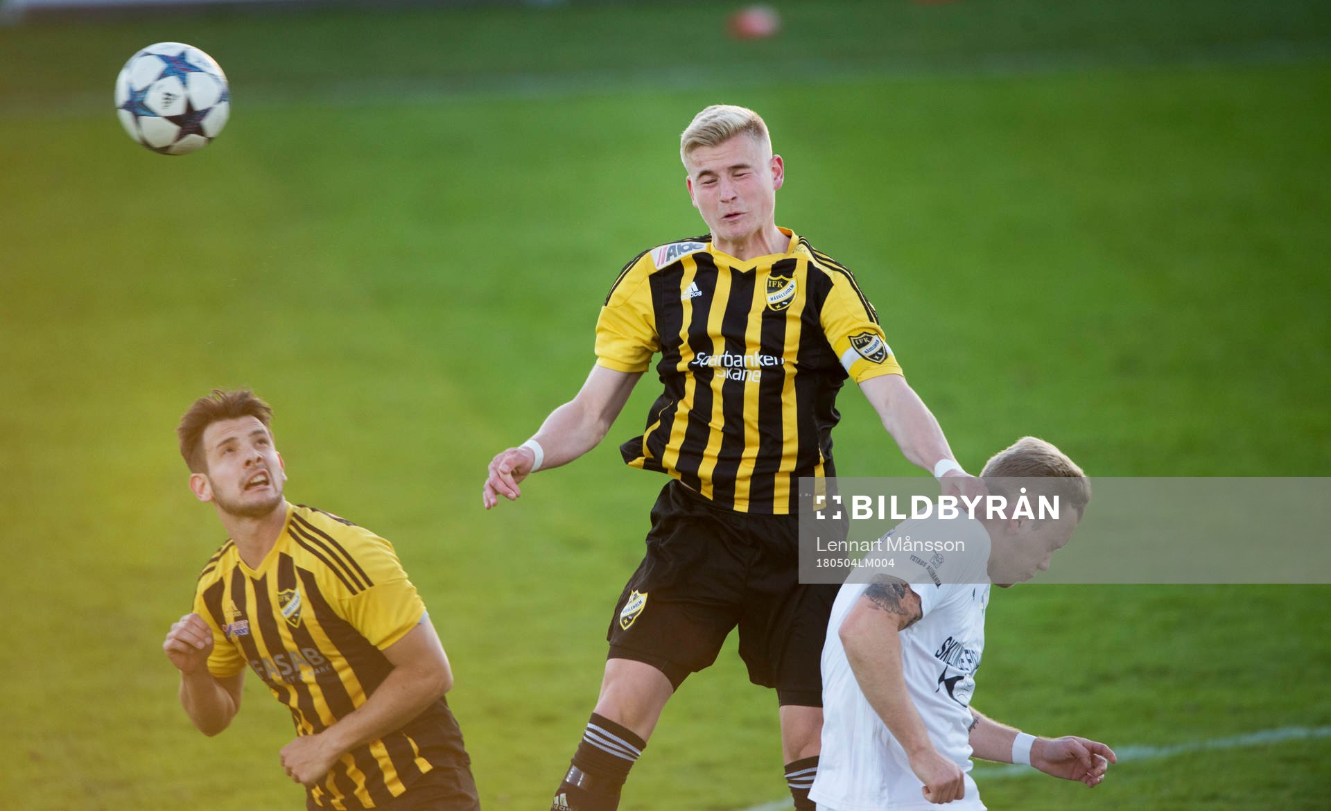 IFK Hässleholms Linus Svensson i matchen i division 2