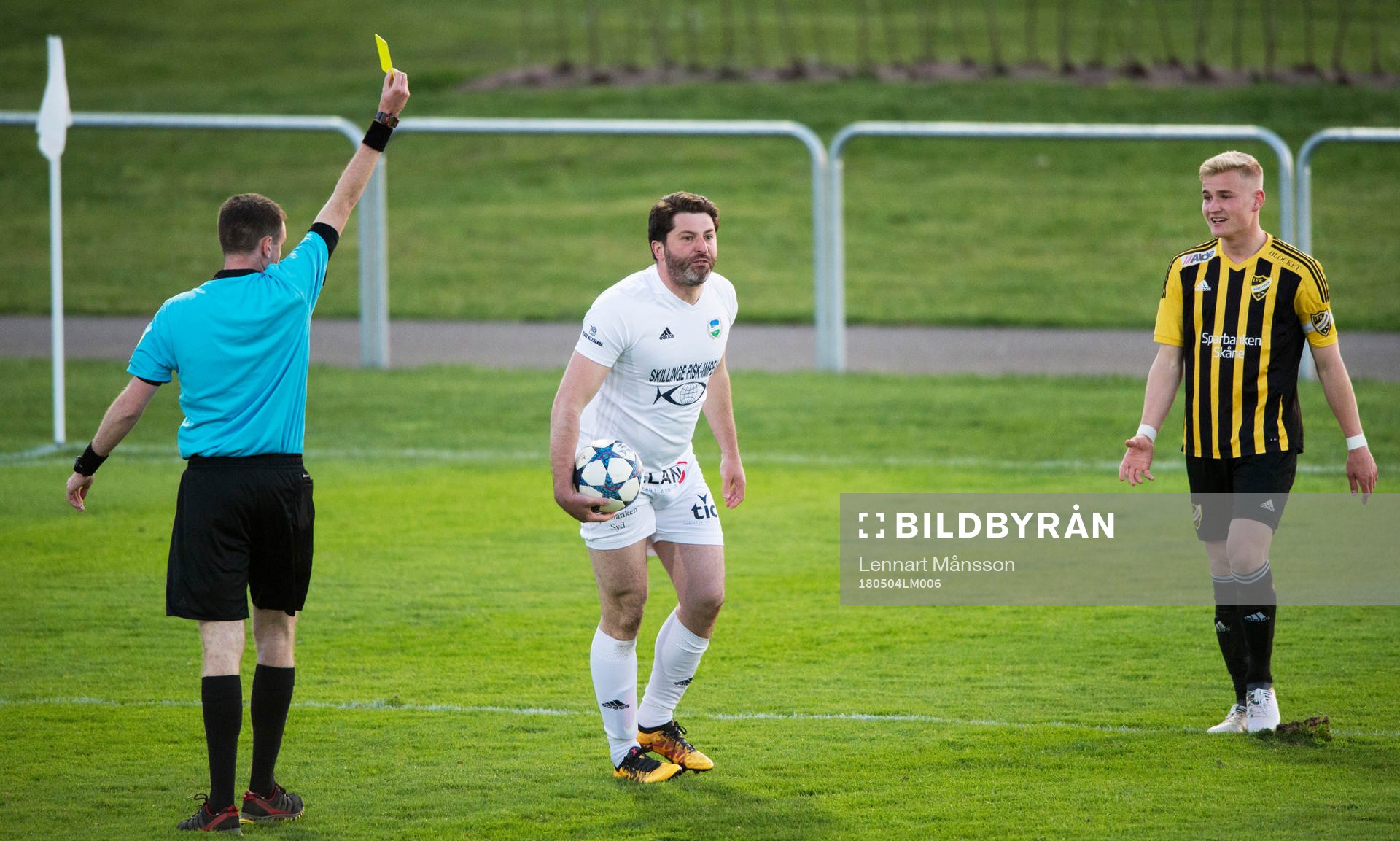 Österlens spelande tränare varnas i matchen i division 2