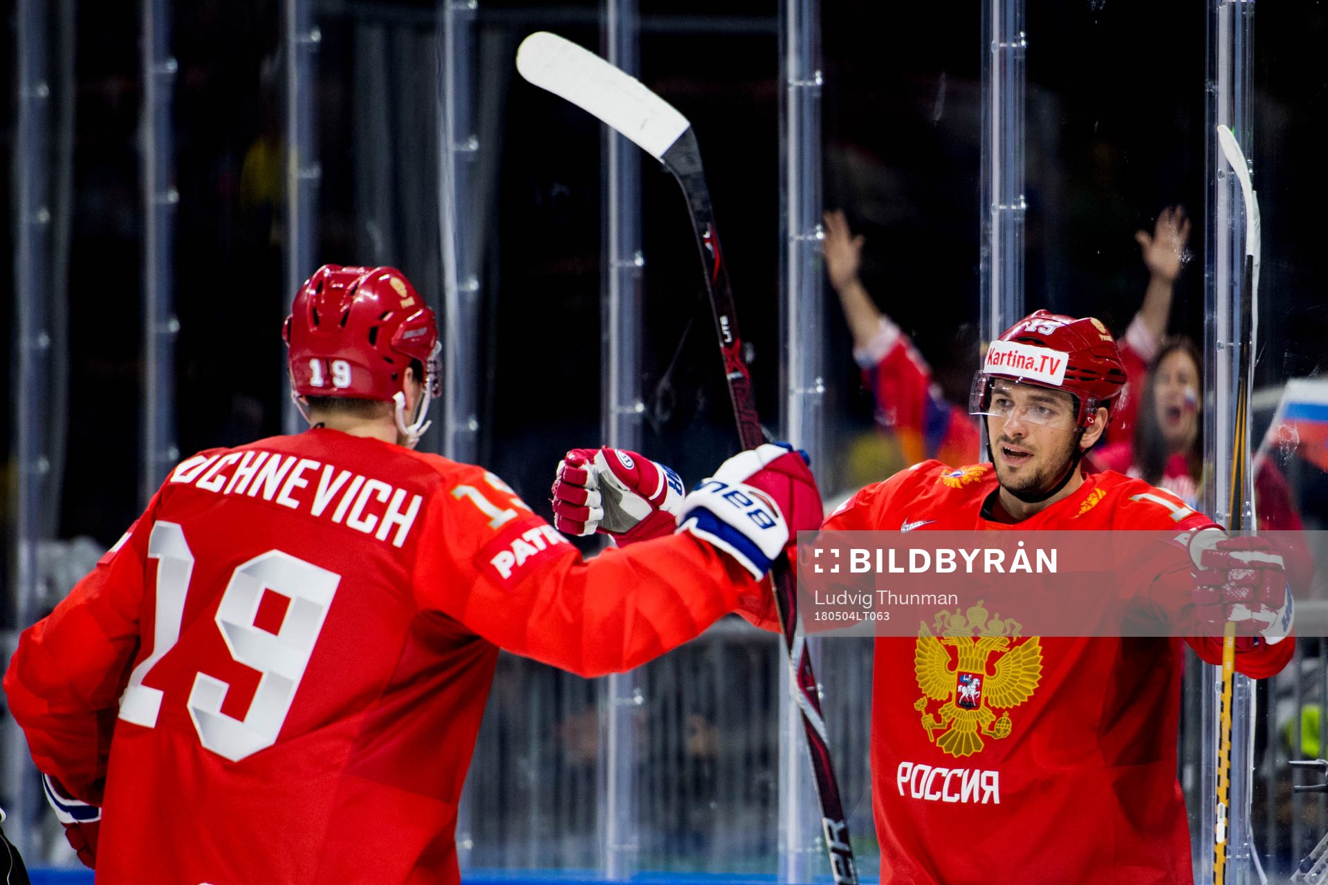 Rysslands Artyom Anisimov jublar med Pavel Buchnevich