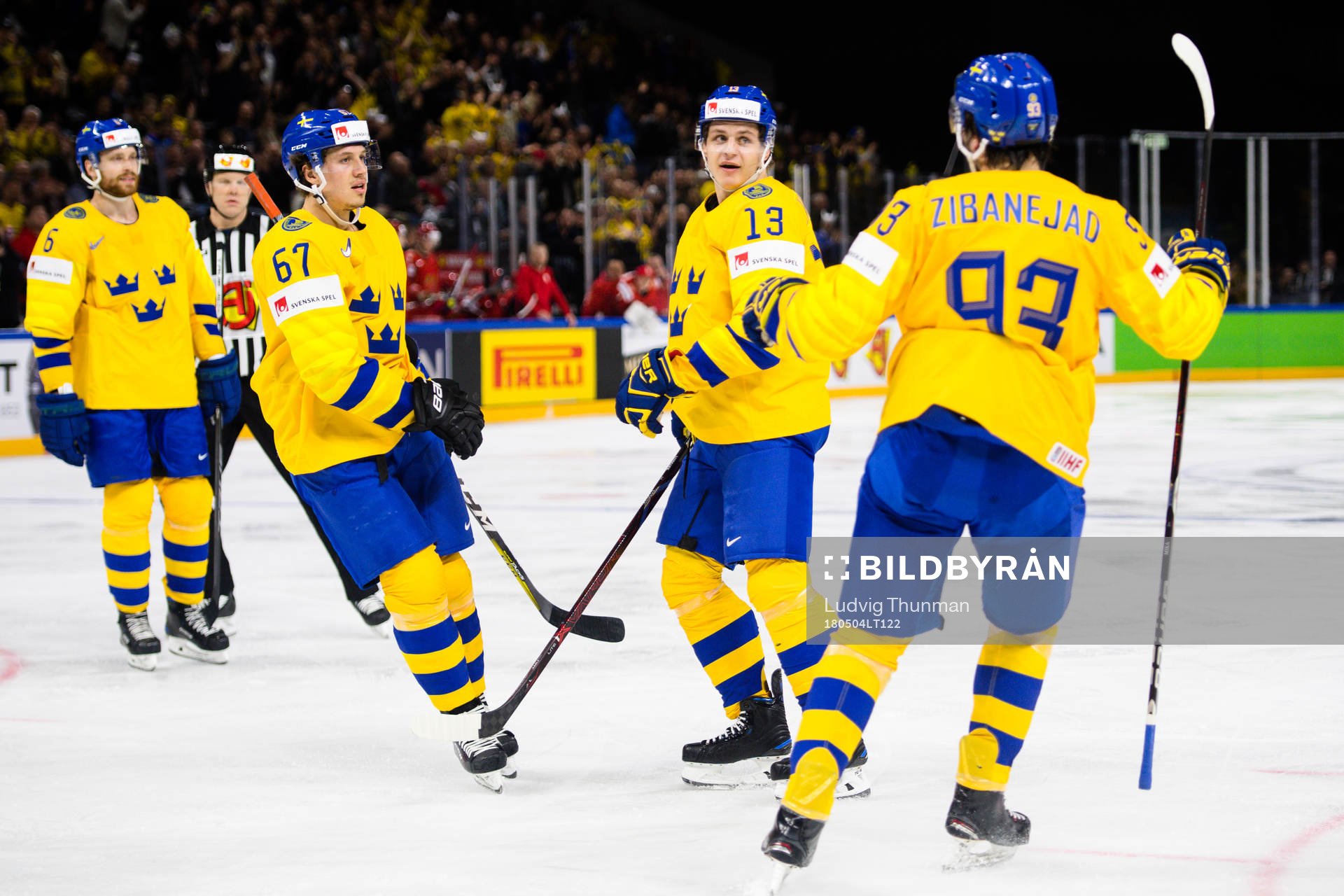 Sveriges Rickard Rakell och Mika Zibanejad jublar
