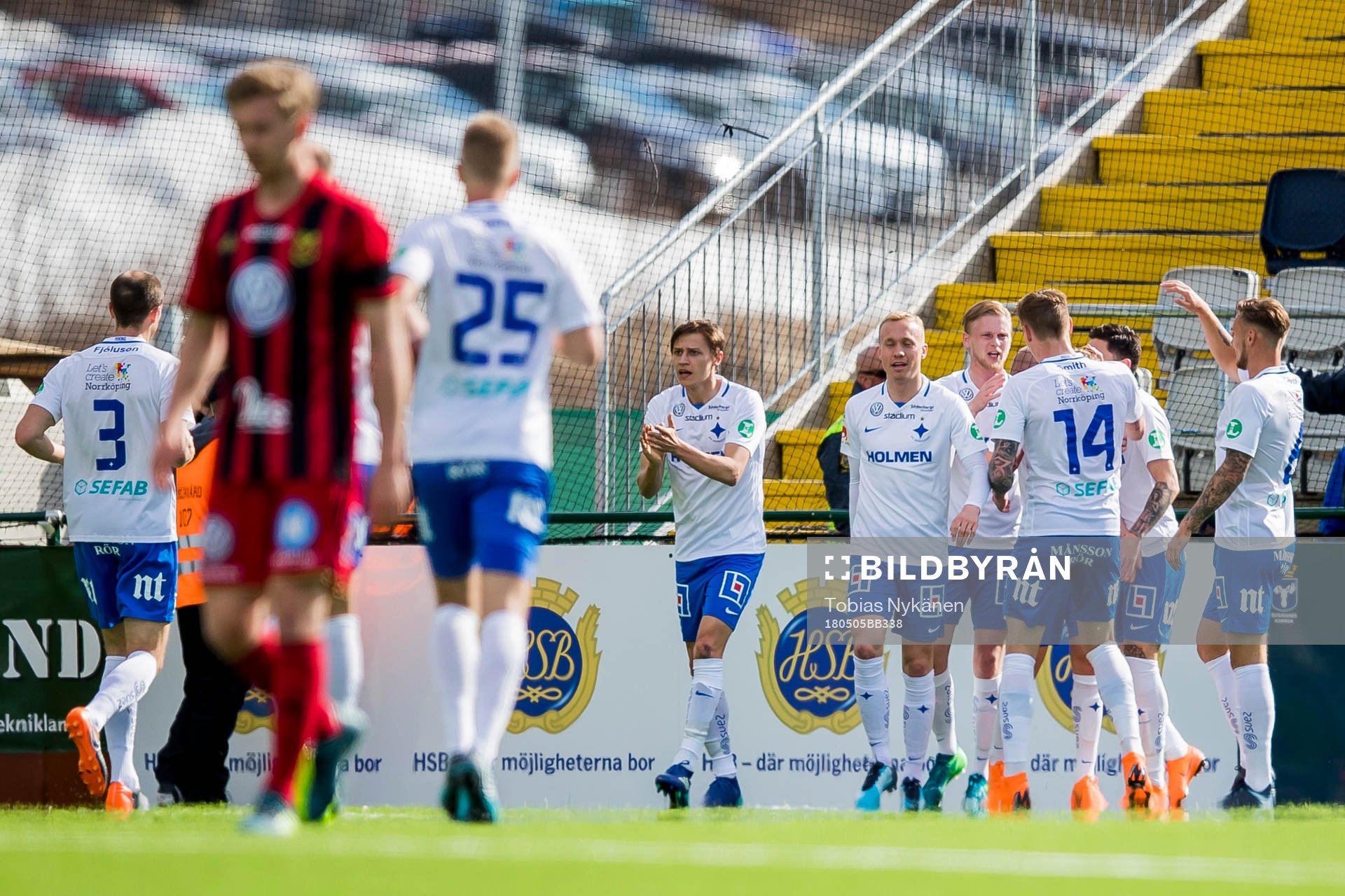 Norrköpings Arnór Sigurdsson jublar efter 0-1 under fotbollsmatchen i Allsvenskan mellan Östersund och Norrköping den 5 maj 2018 i Östersund.