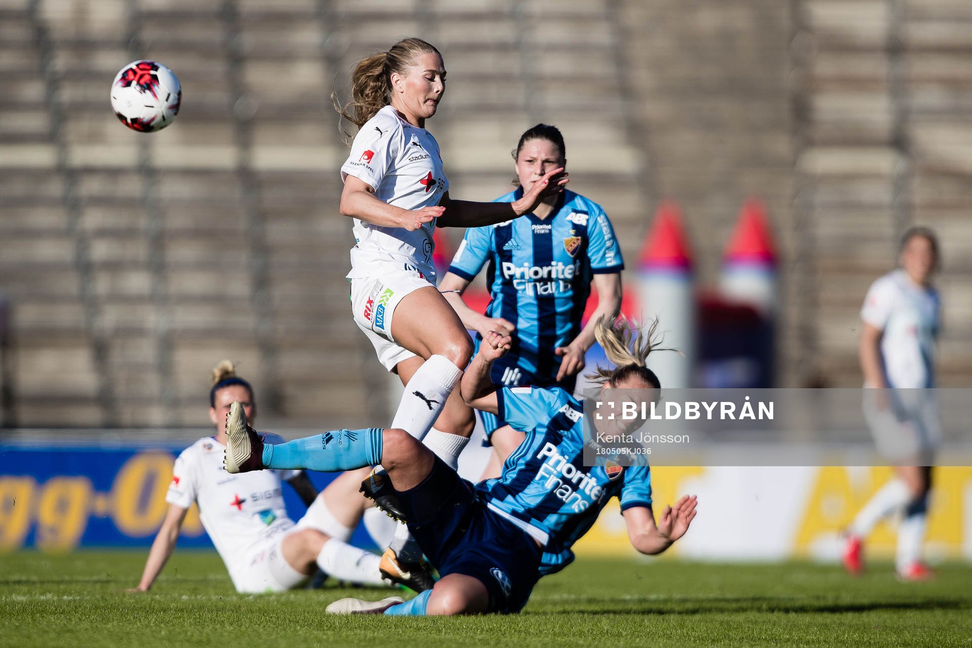 Rosengårds Lisa-Marie Utland  och Djurgårdens Petronella