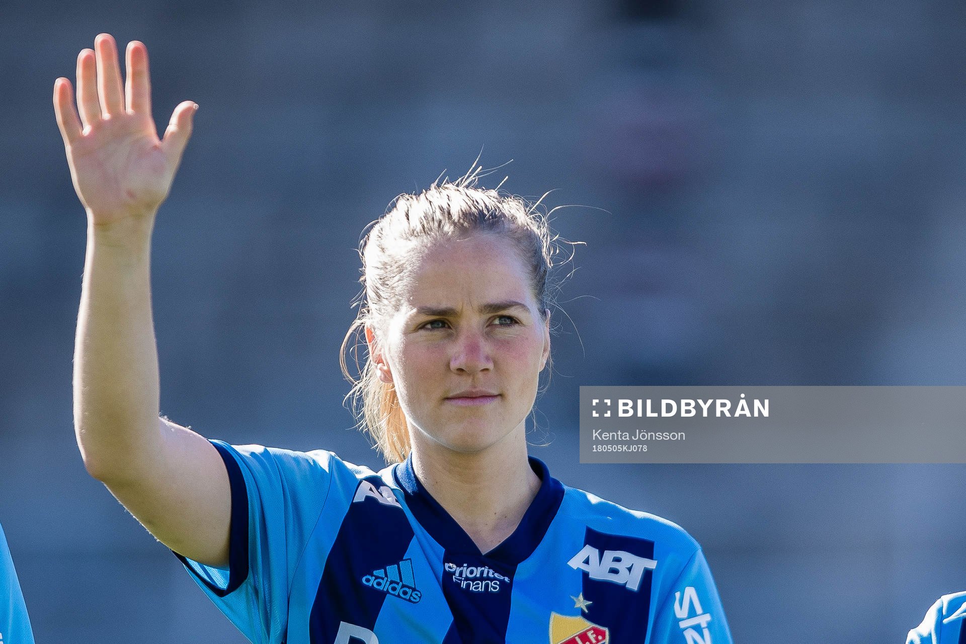 Djurgårdens Irma Helin innan fotbollsmatchen i