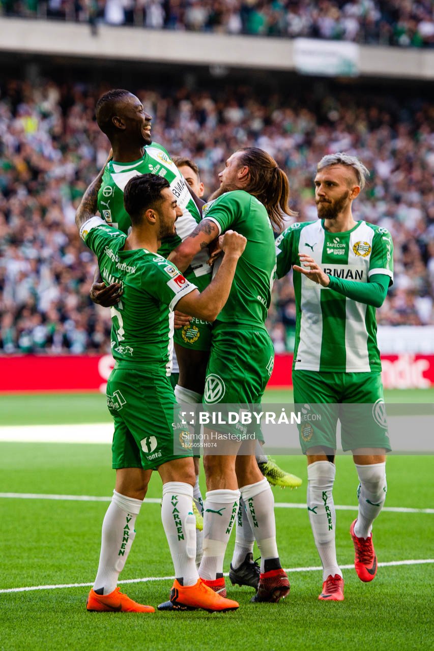 Hammarbys Björn Paulsen och Pa Amat Dibba jublar