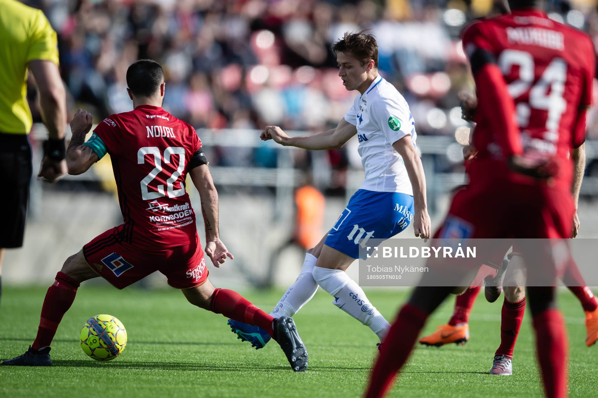 Norrköpings Arnór Sigurdsson mot Östersunds Brwa Nouri