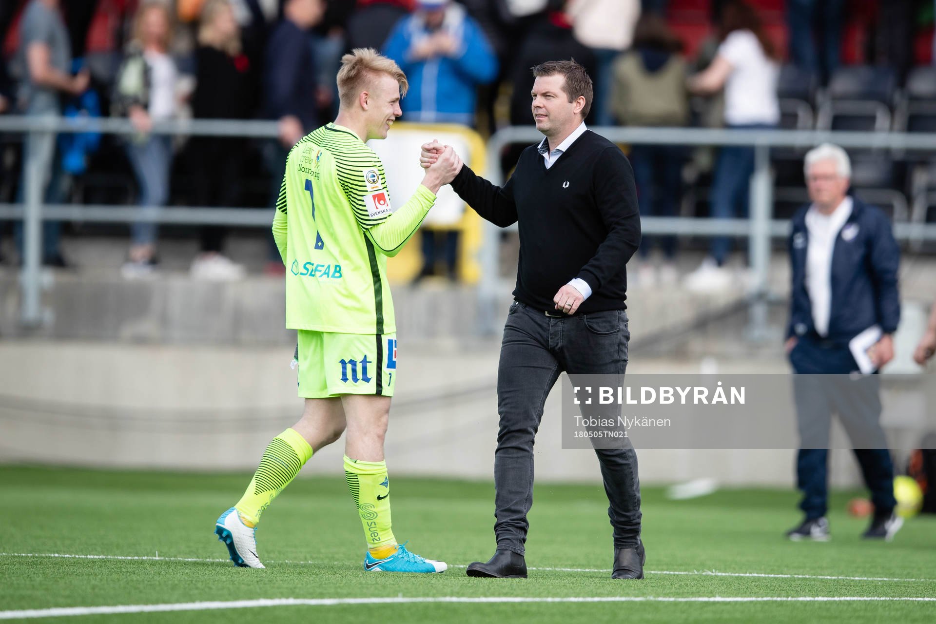 Norrköpings målvakt Isak Pettersson och tränare Jens