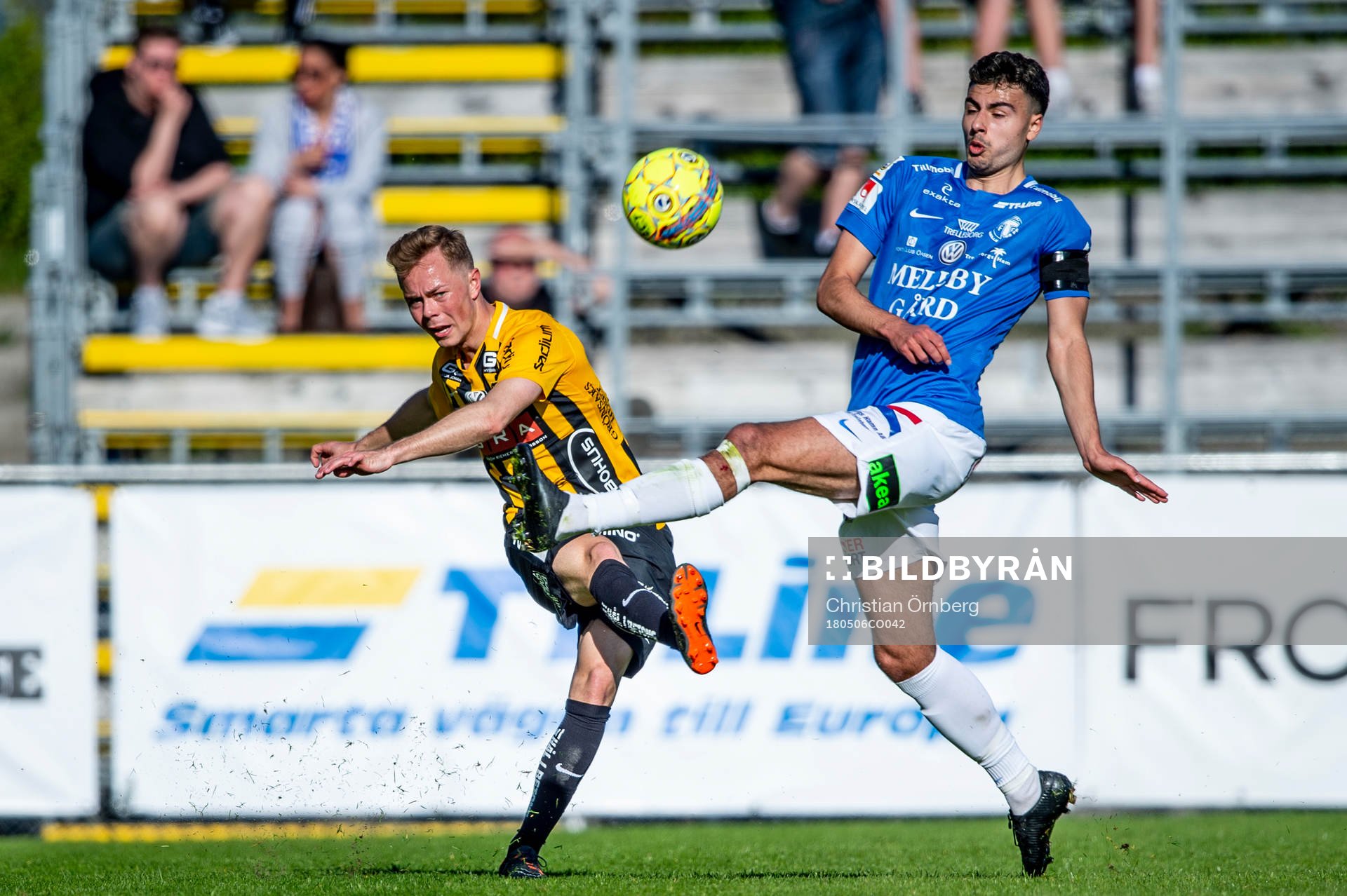 Häckens Adam Andersson mot Trelleborgs Deniz Hümmet