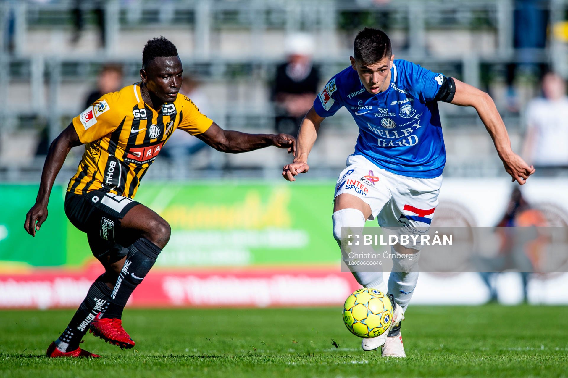 Häckens Alhassan Kamara och Trelleborgs Denis Hadzikadunic