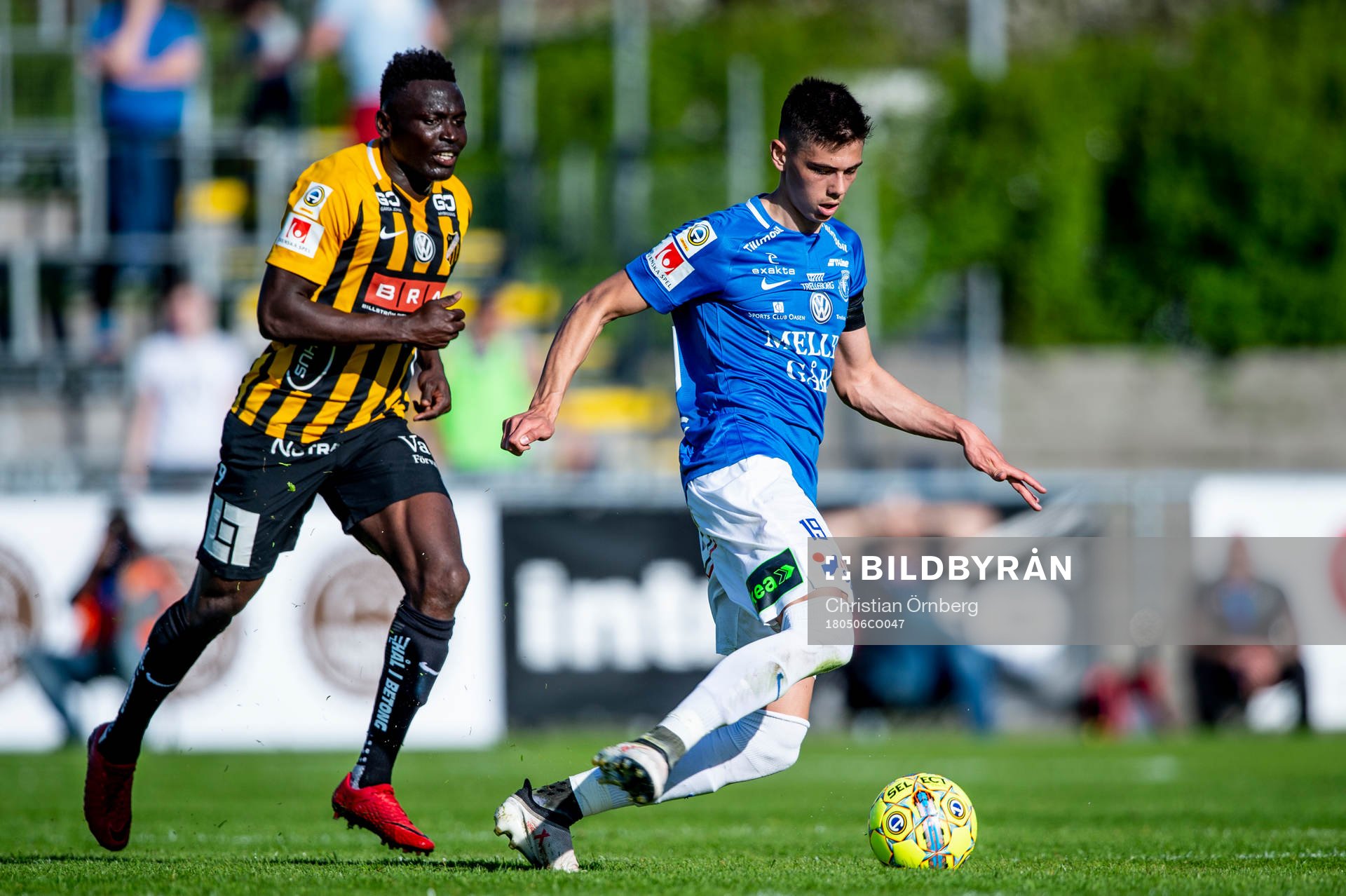 Häckens Alhassan Kamara och Trelleborgs Denis Hadzikadunic