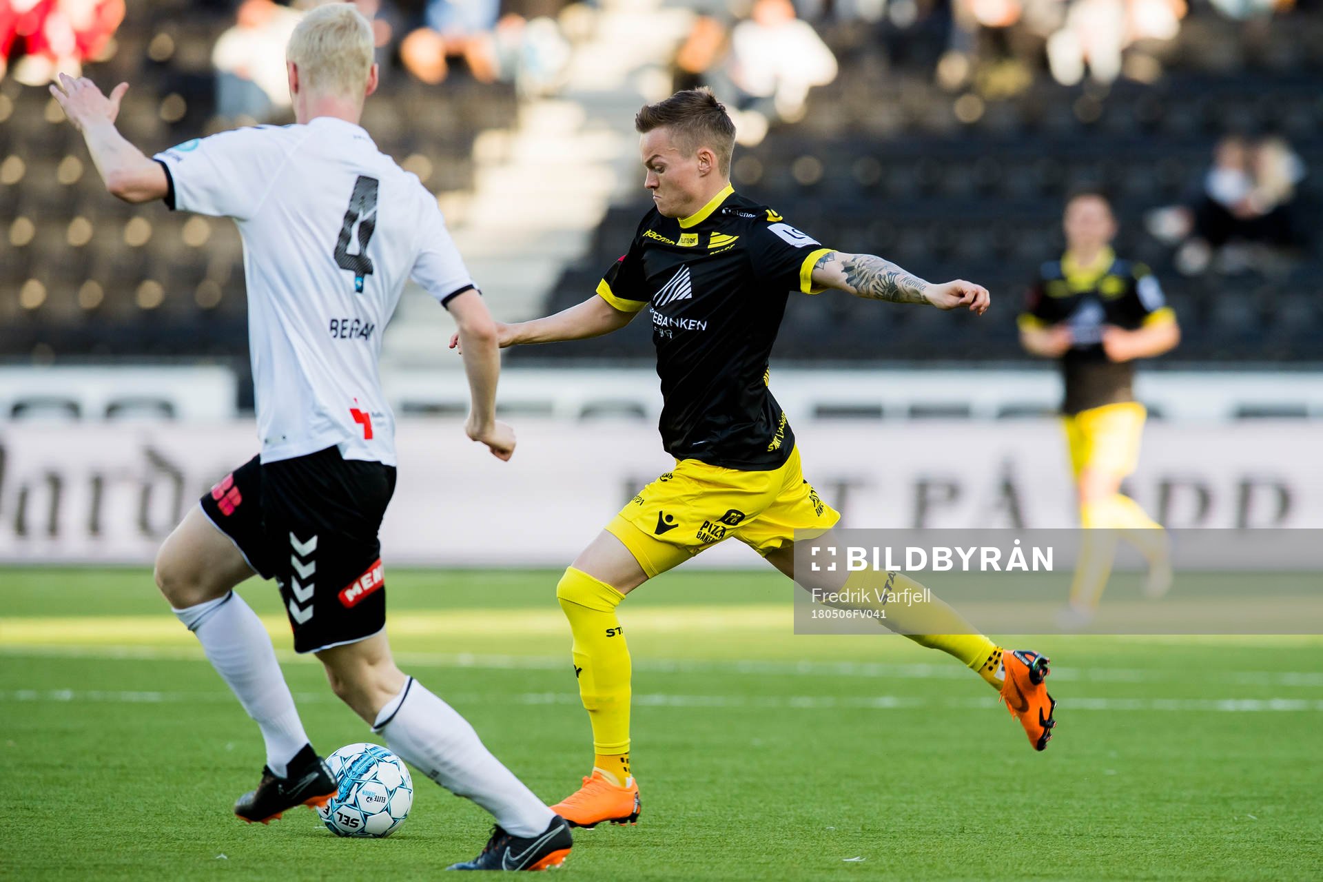 Aron Sigurdarson of Start and Vegard Amundsen Bergan of Odd