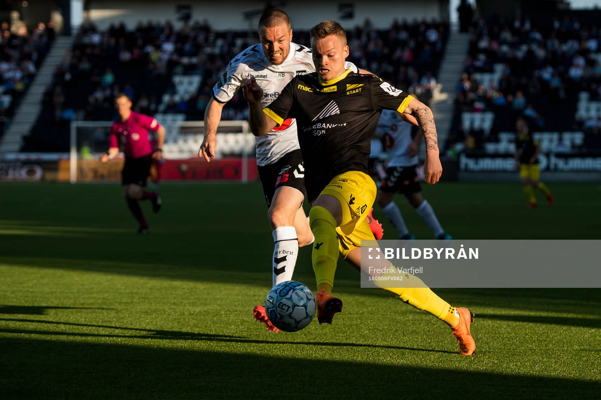 Espen Ruud of Odd and Aron Sigurdarson of Start