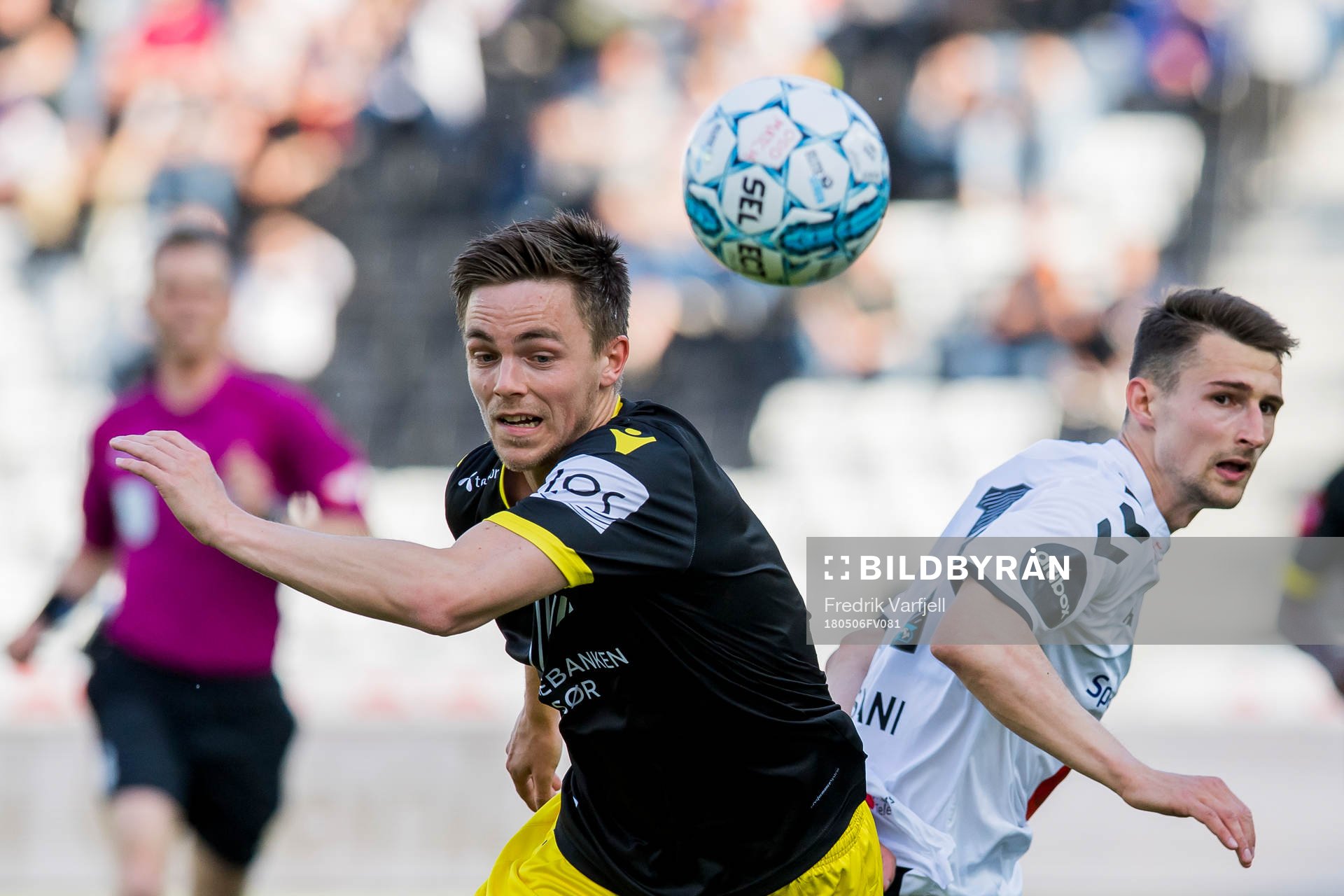 Espen Hammer Berger of Start and Elbasan Rashani of Odd