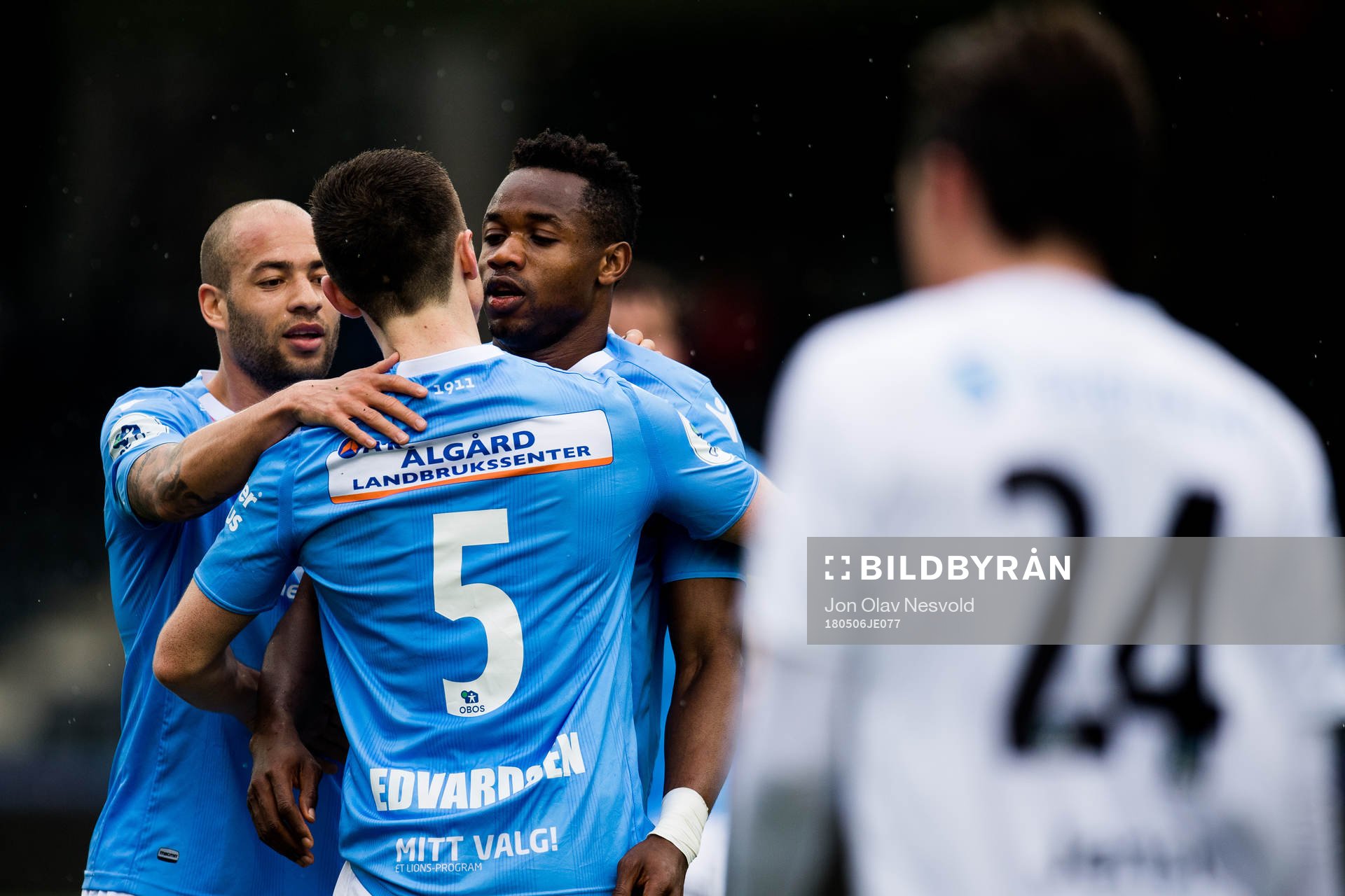 Kachi of Sandnes Ulf celebrates the 0-1 goal with teammates