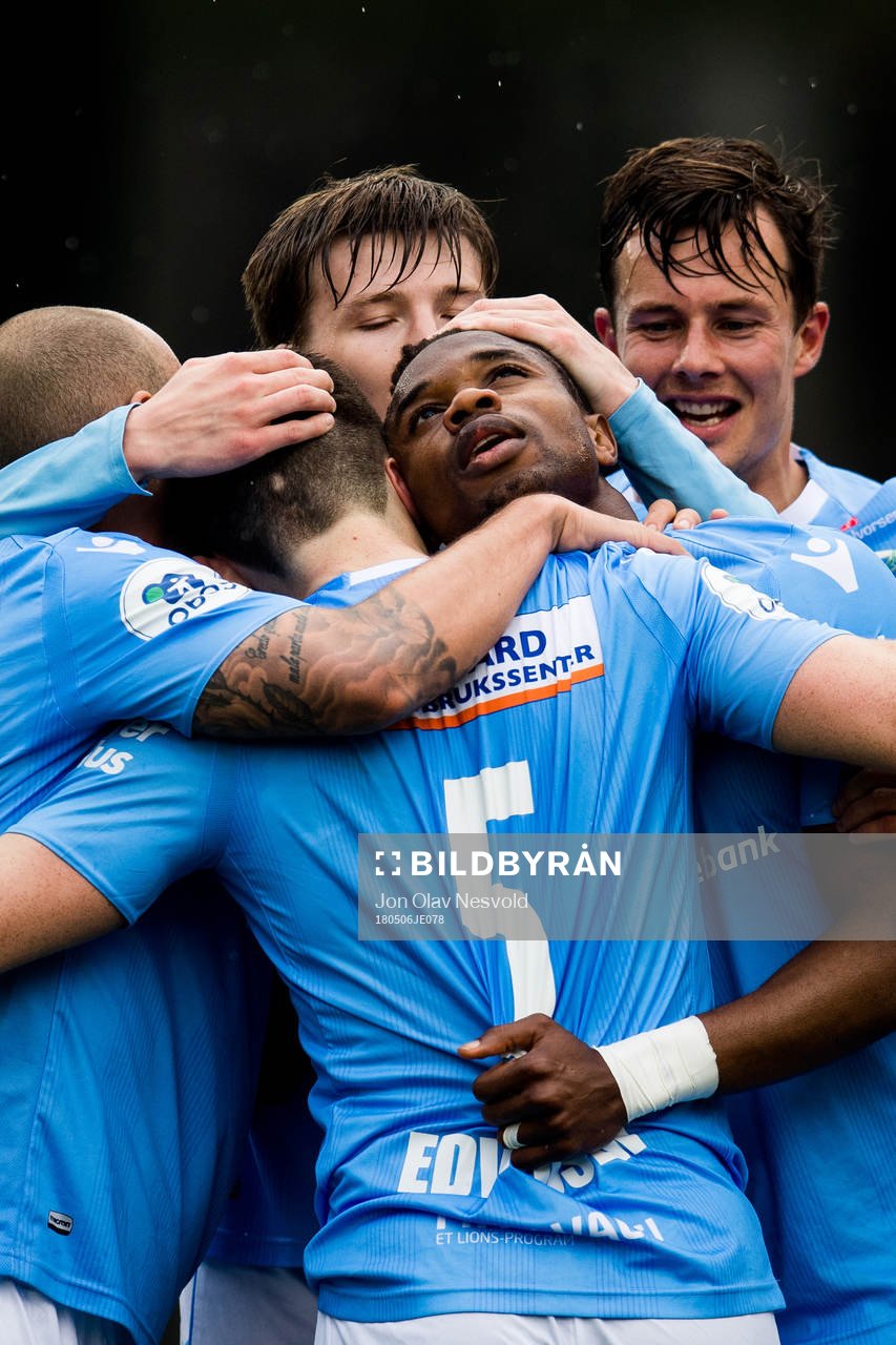Kachi of Sandnes Ulf celebrates the 0-1 goal with teammates