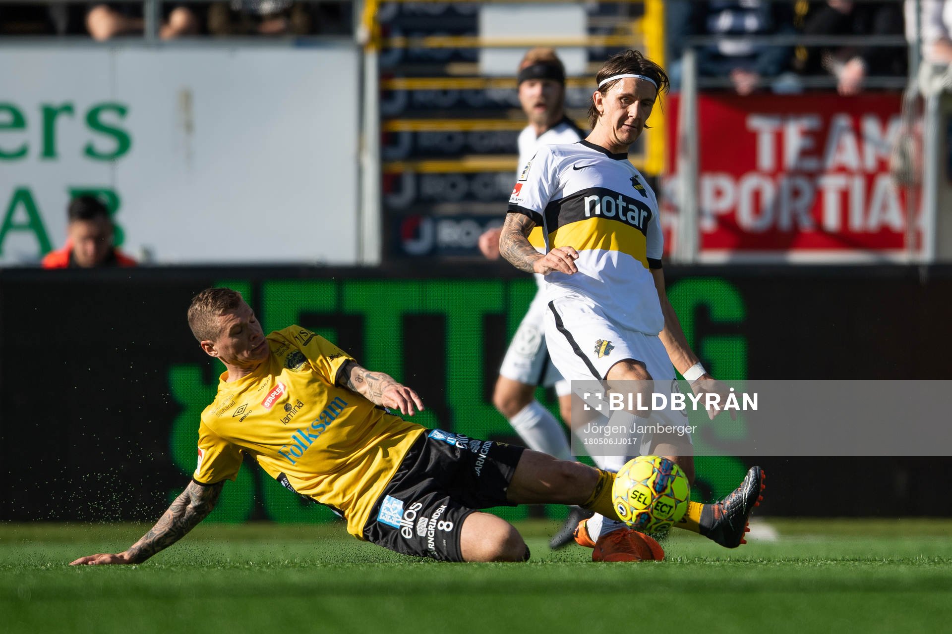 s Kristoffer Olsson i närkamp