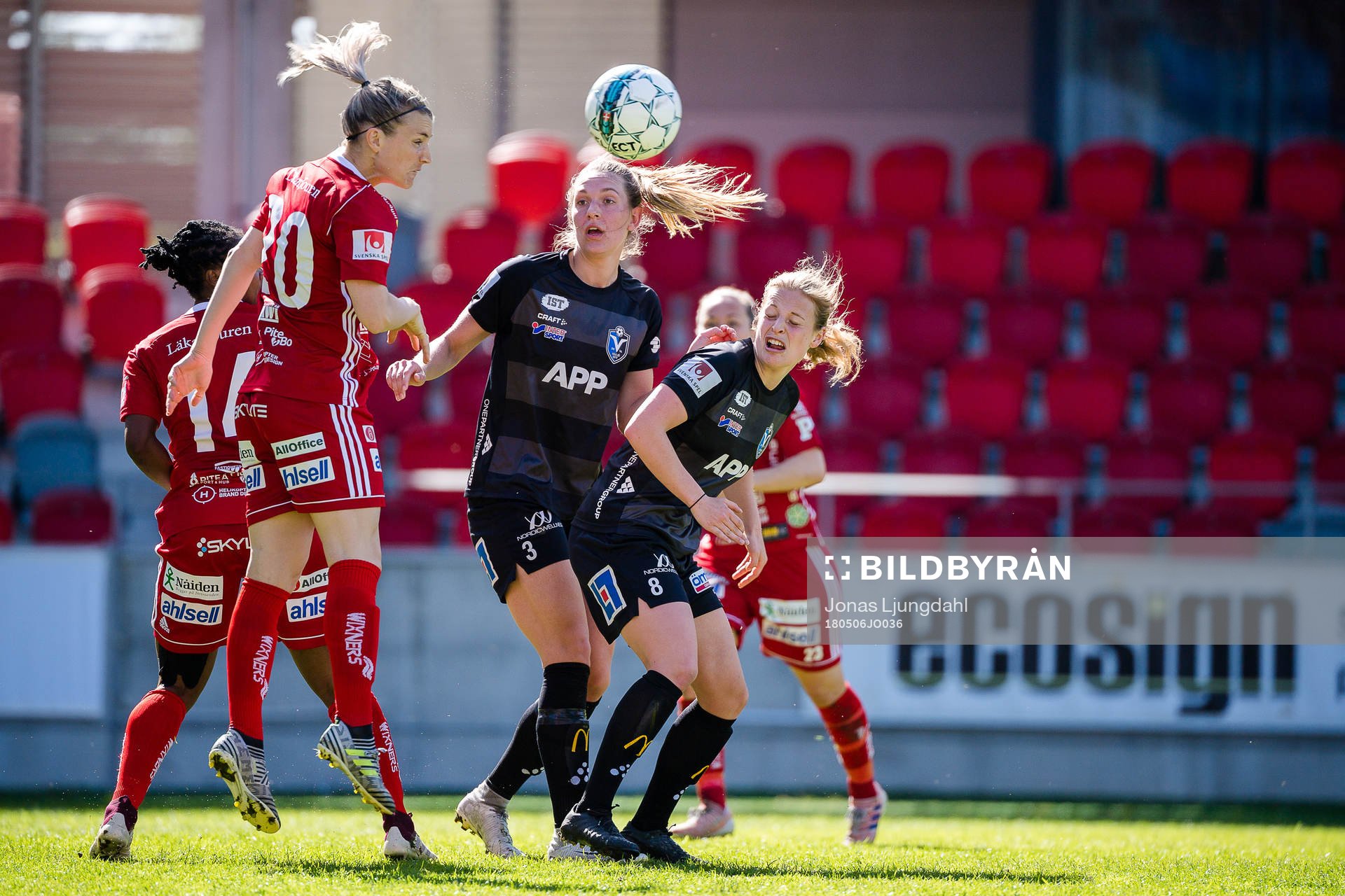 Piteås Emelie Lövgren och Växjös Jennie Nordin och Anna