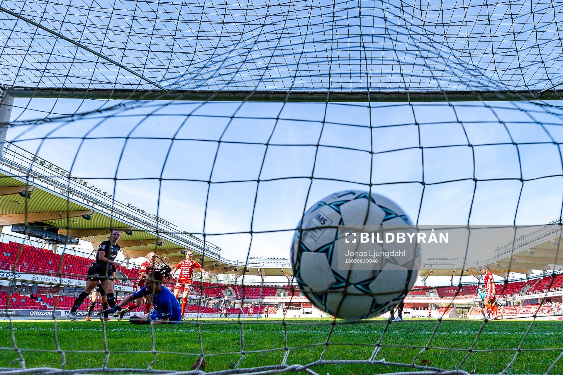Piteås Nina Jakobsson gör mål 0-1 bakom Växjös