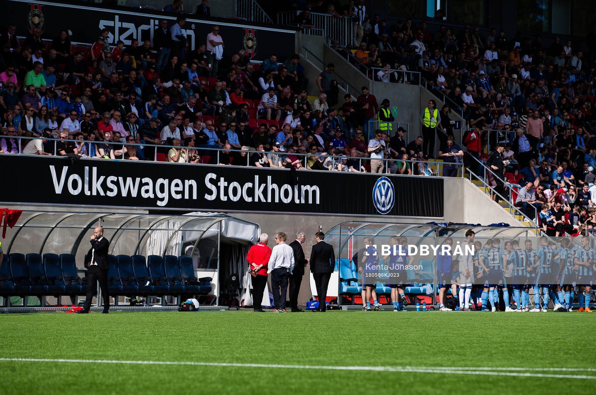Brommapojkarnas spelare (v) har lämnat planen endan