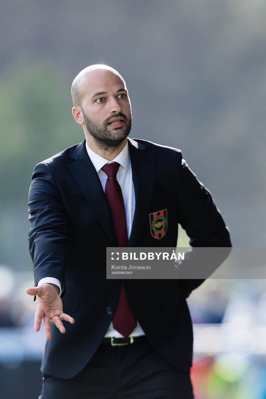 Brommapojkarnas tränare Luis Pimenta reagerar