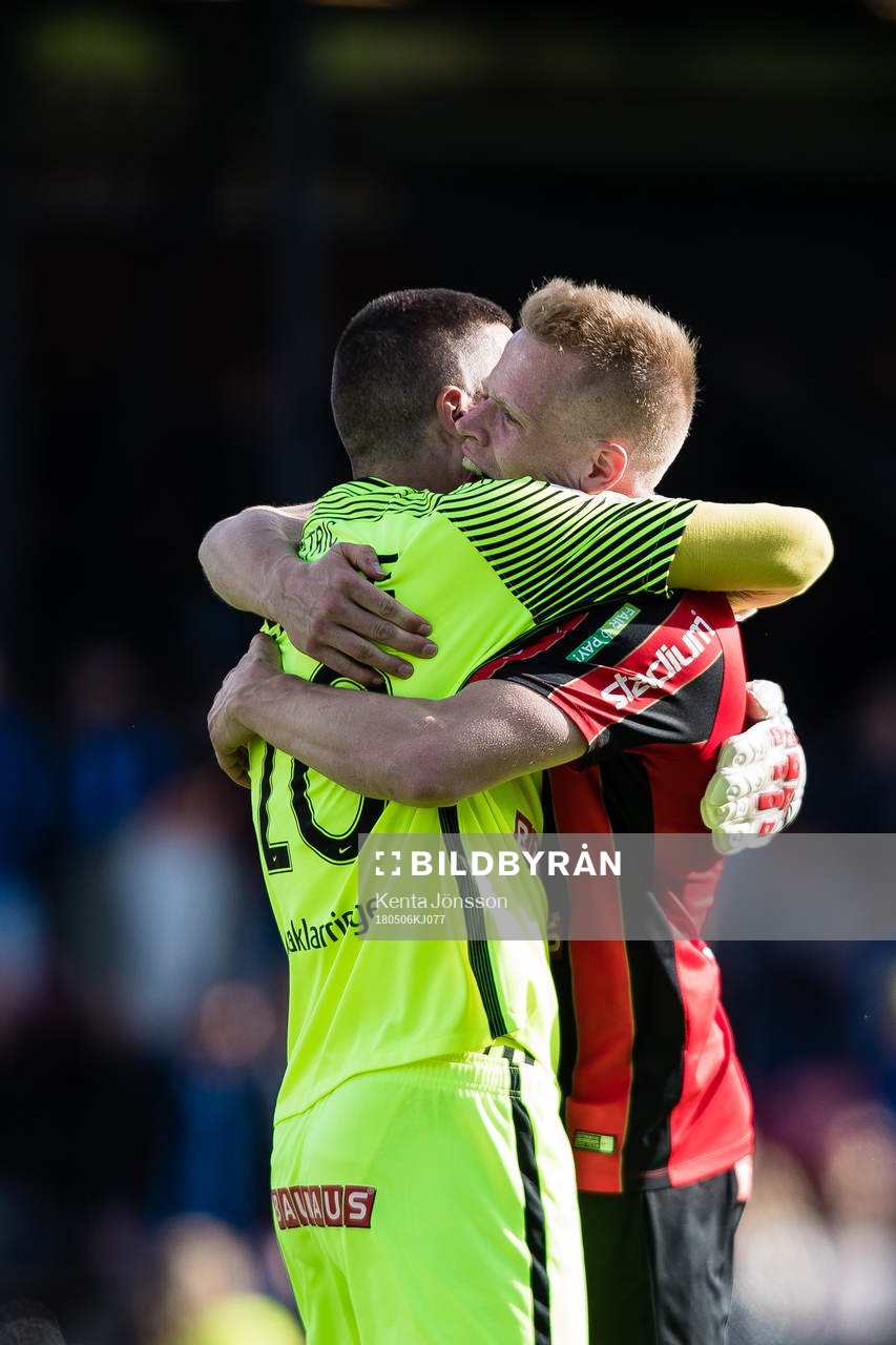 Brommapojkarnas målvakt Nikola Petric jublar med Martin Rauschenberg Brorsen efter fotbollsmatchen i Allsvenskan mellan Brommapojkarna och Djurgården den 6 Maj 2018 i Stockholm.