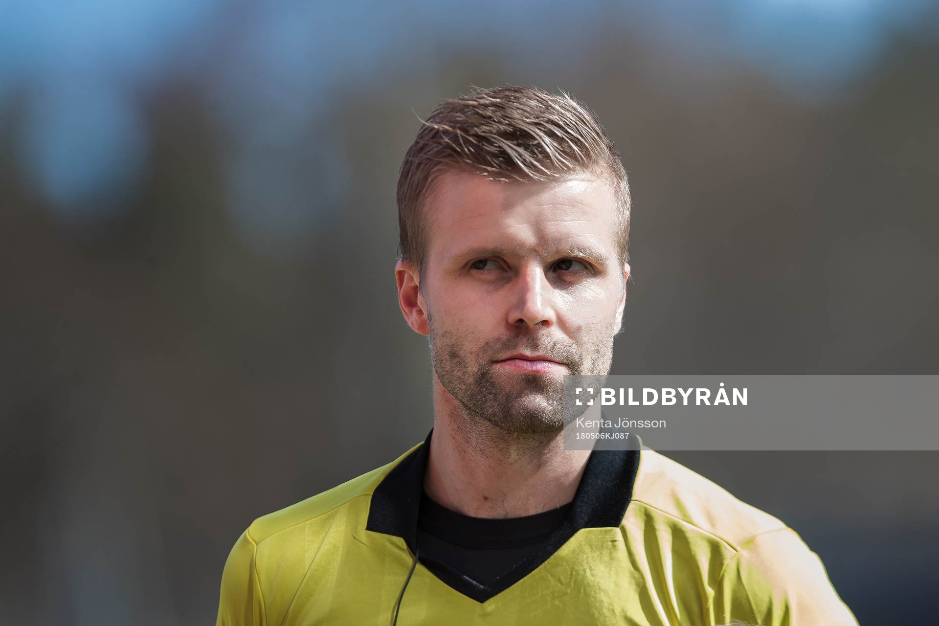 Domare Glenn Nyberg innan fotbollsmatchen i Allsvenskan