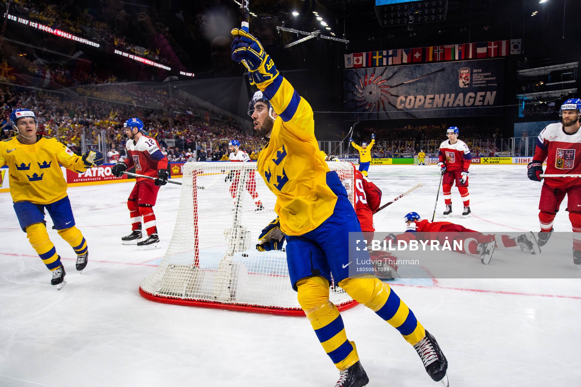 Sveriges Mika Zibanejad jublar när han gjort 3-1-målet