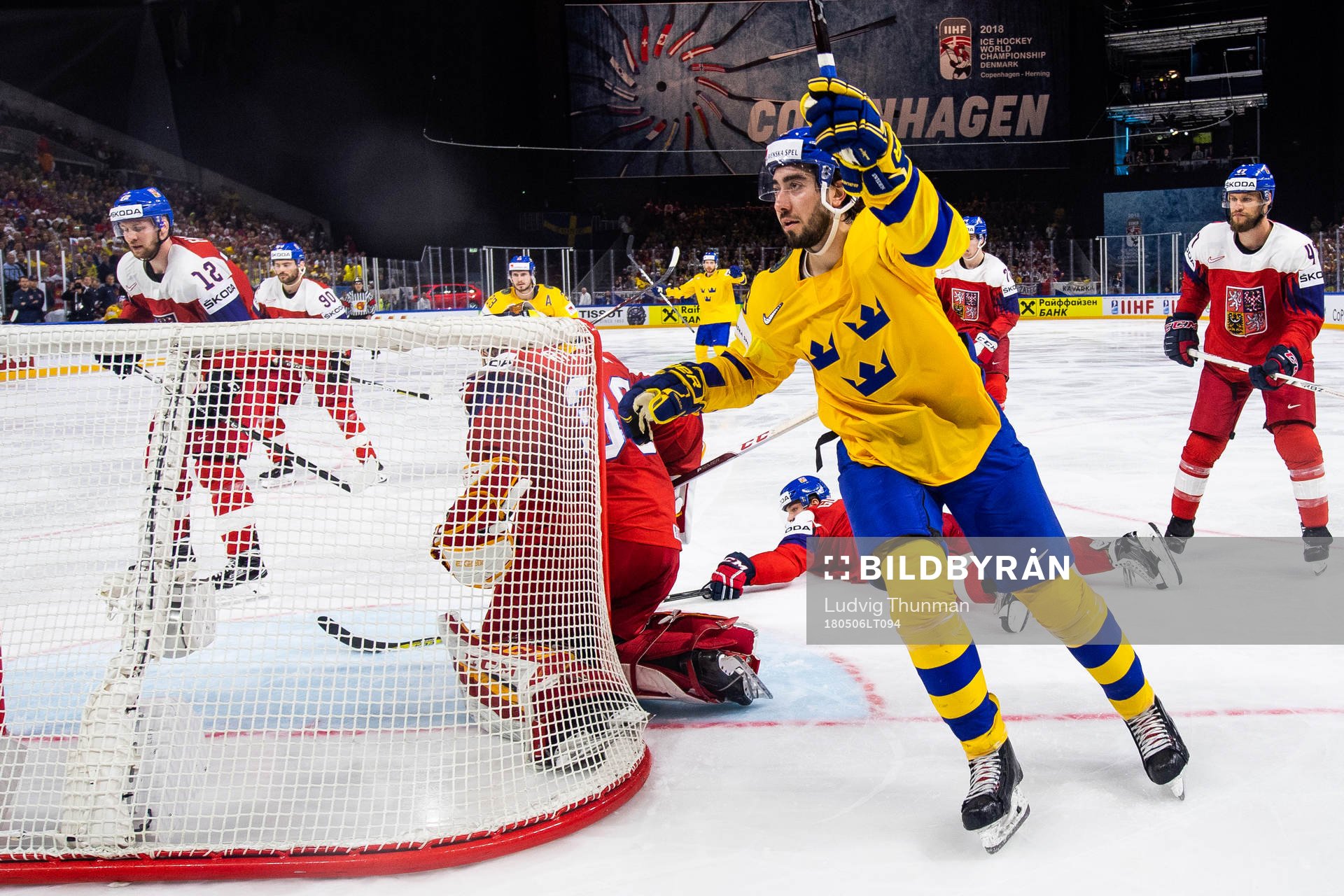 Sveriges Mika Zibanejad jublar när han gjort 3-1-målet