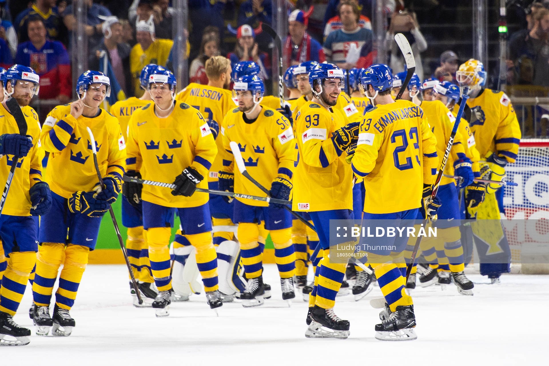 Sveriges Mika Zibanejad och Oliver Ekman Larsson jublar