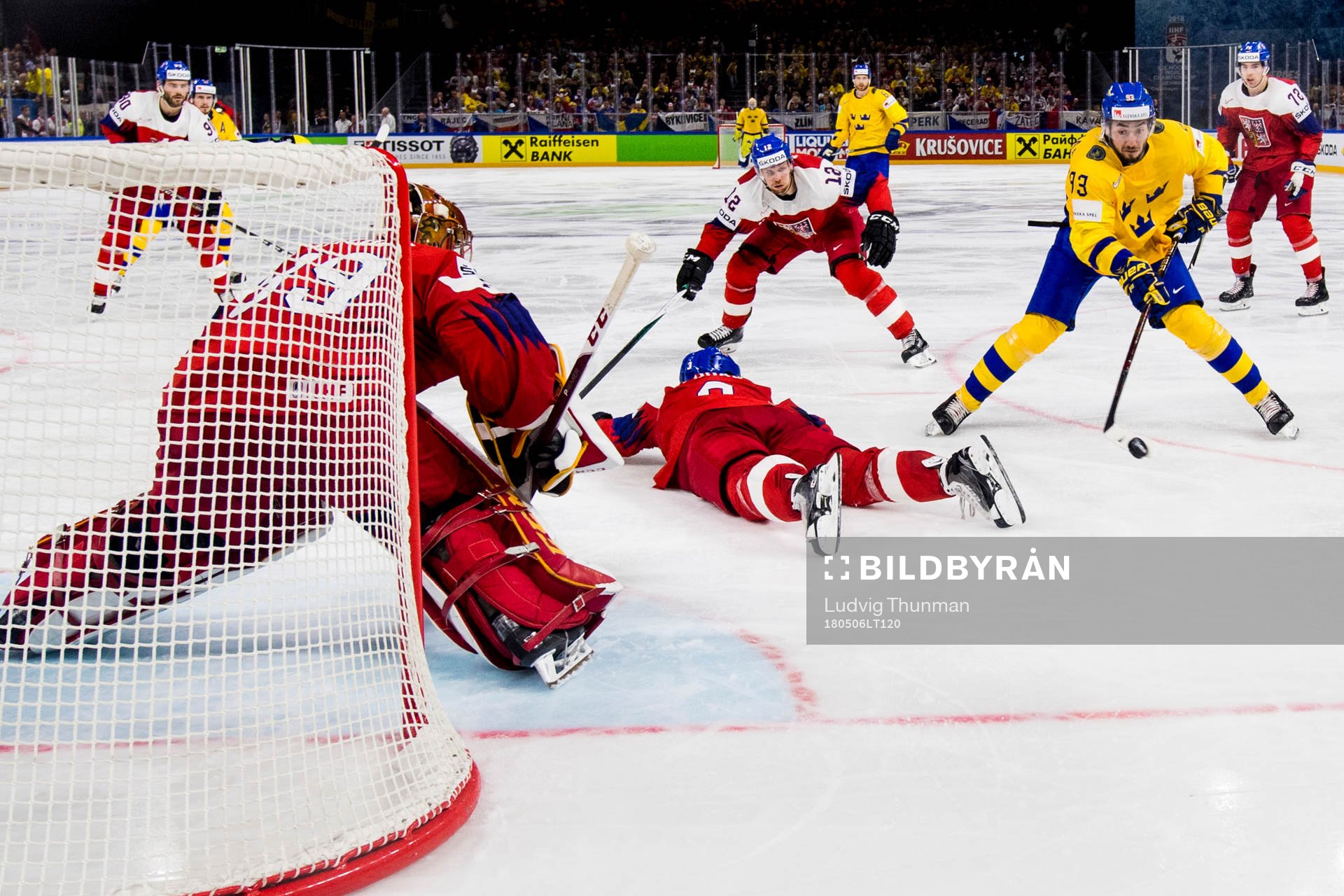 Sveriges Mika Zibanejad och Tjeckiens målvakt David Rittich
