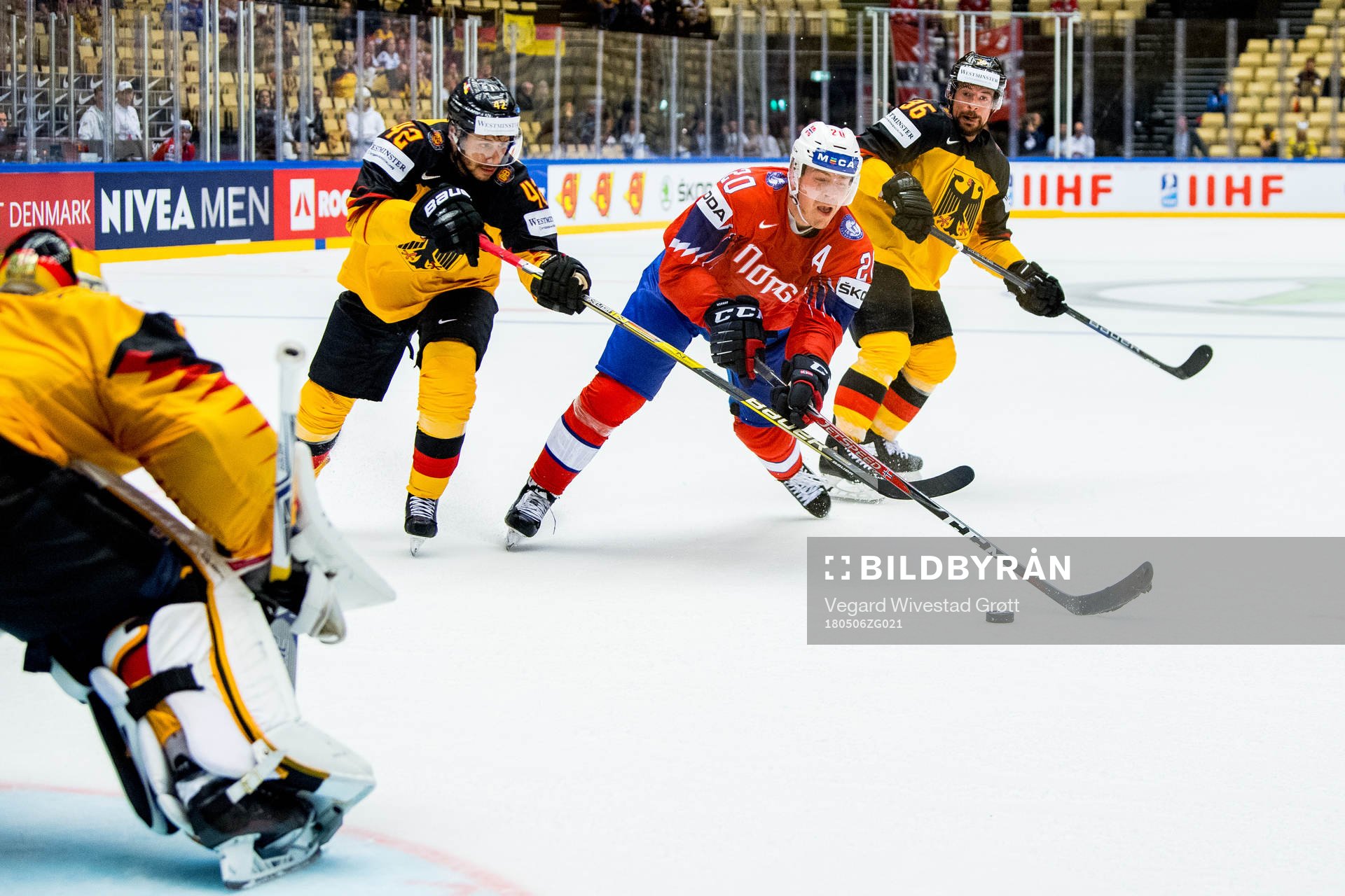 Yasin Ehliz of Germany and Anders Bastiansen of Norway