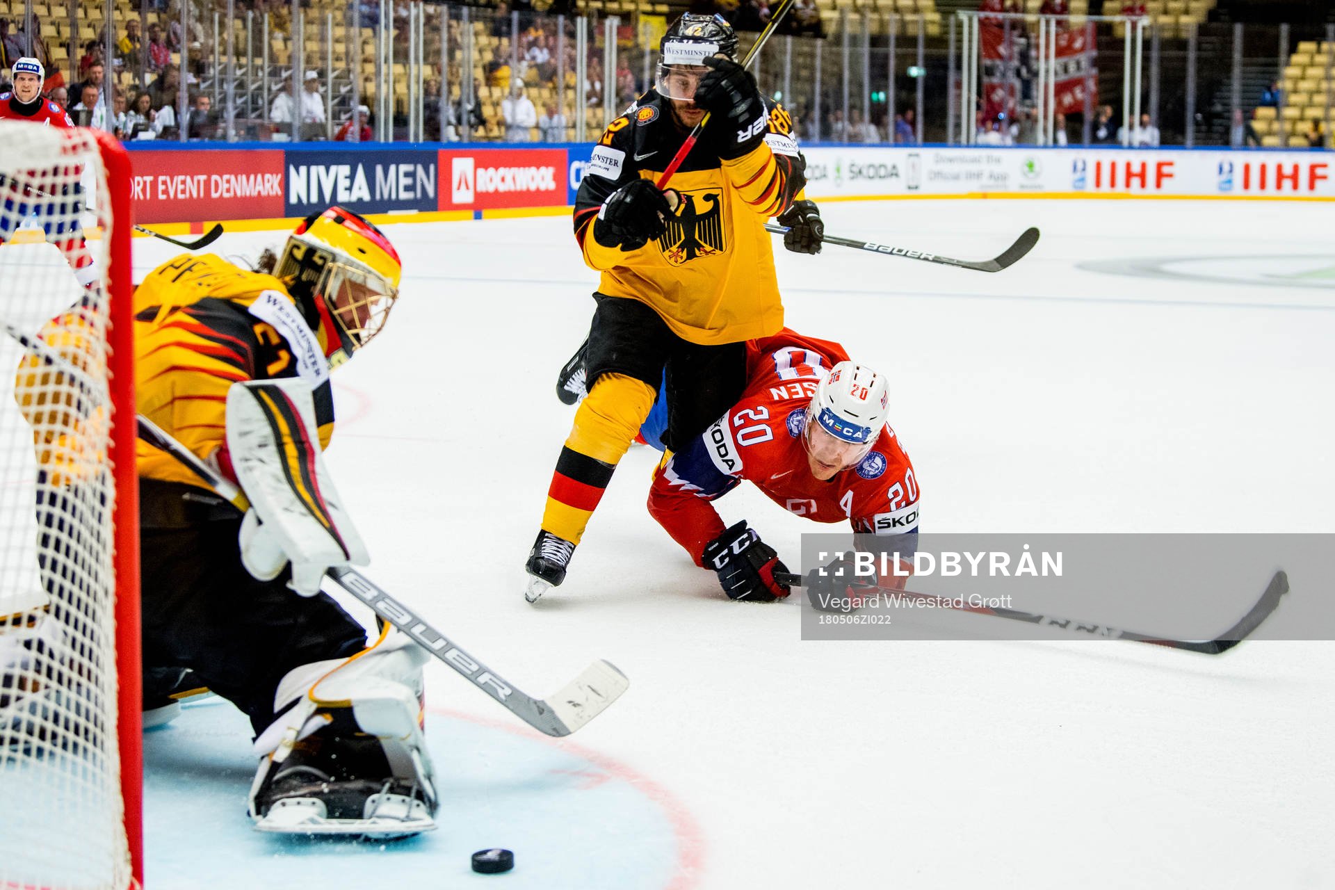 Yasin Ehliz of Germany and Anders Bastiansen of Norway