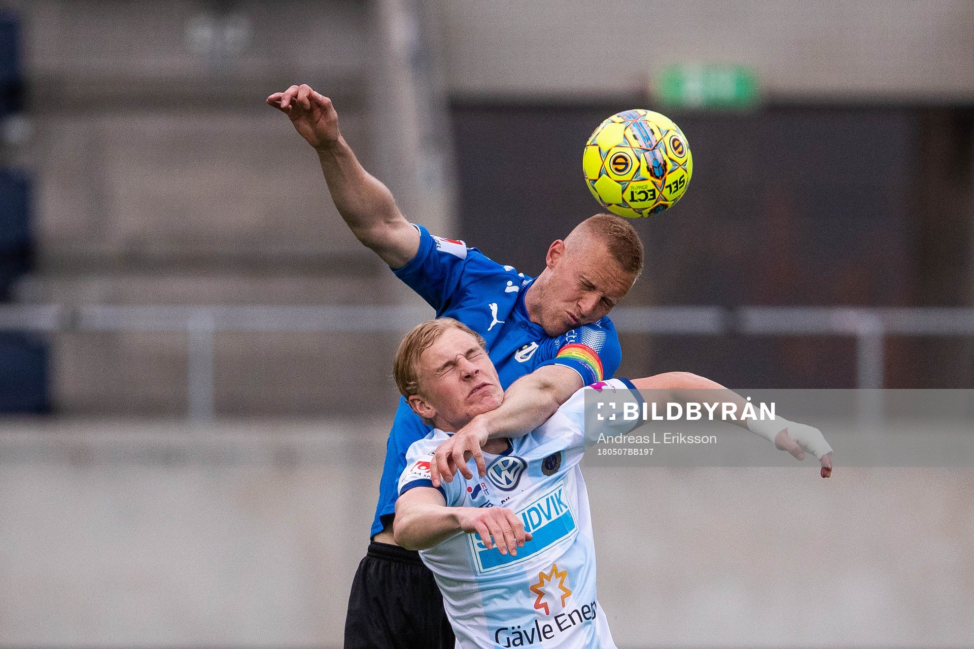 Halmstads Peter Larsson i nickduell med Gefles Adam