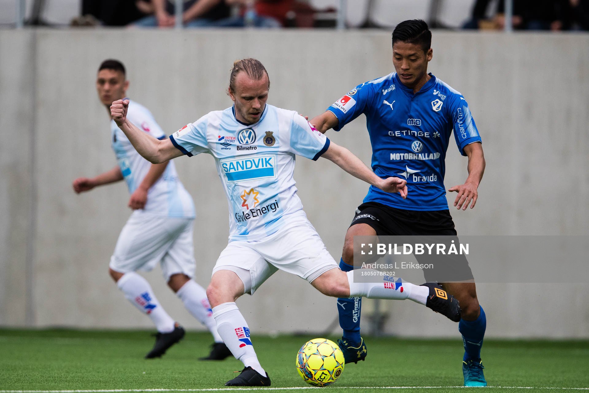 Gefles Jesper Florén och Halmstads Kosuke Kinoshita