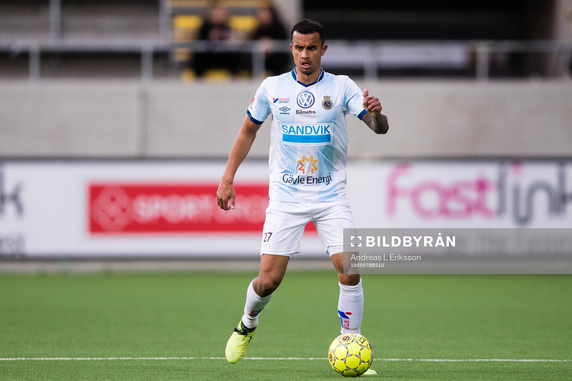Gefles Netan Sansara med bollen